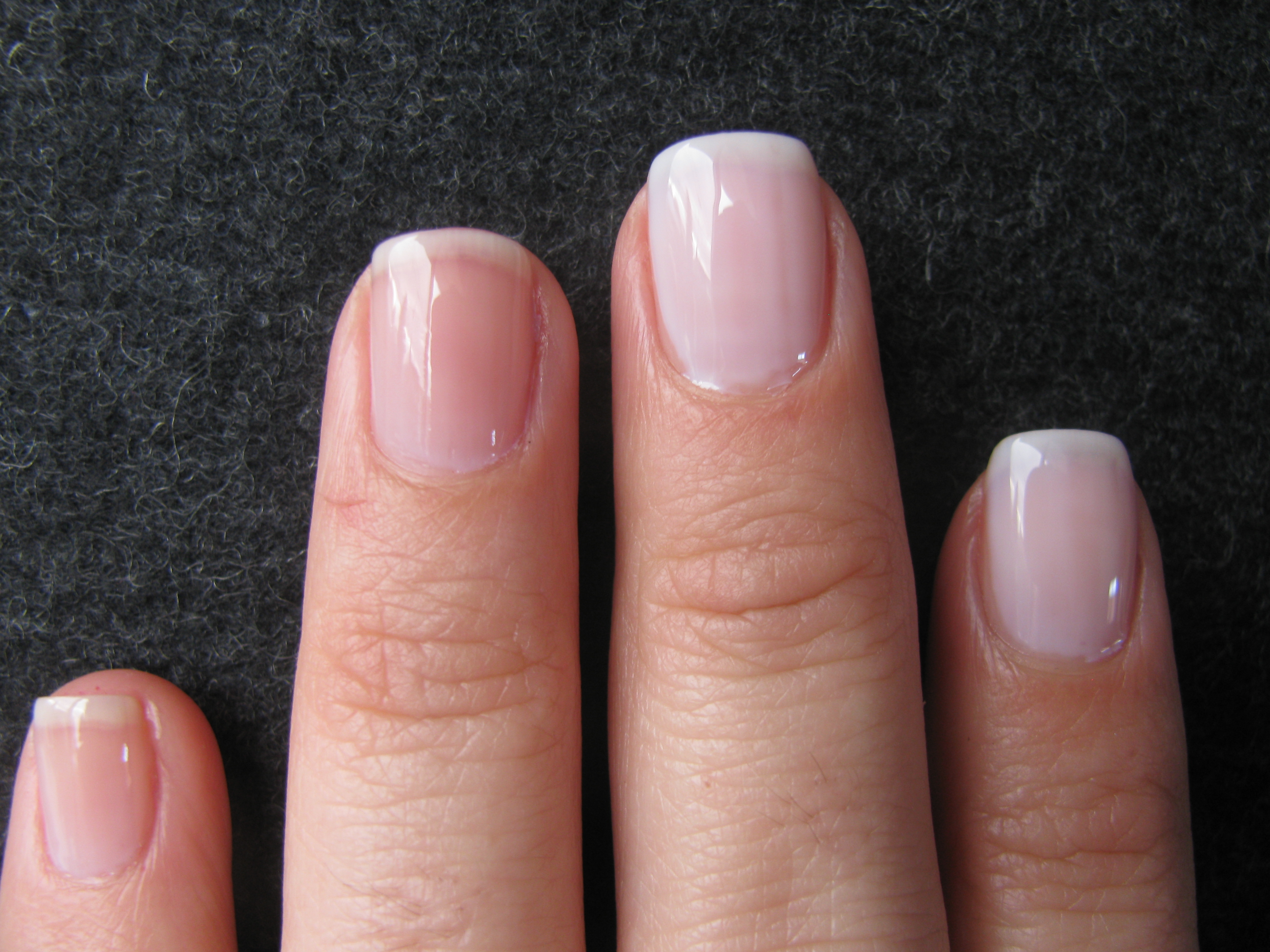 #04 2 coats on middle and index fingers