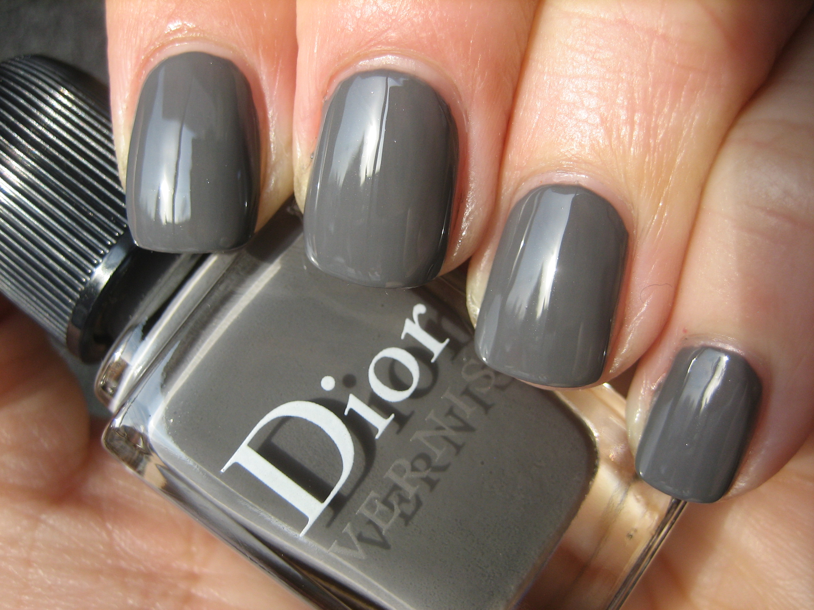 Dior Gris Montaigne bottle