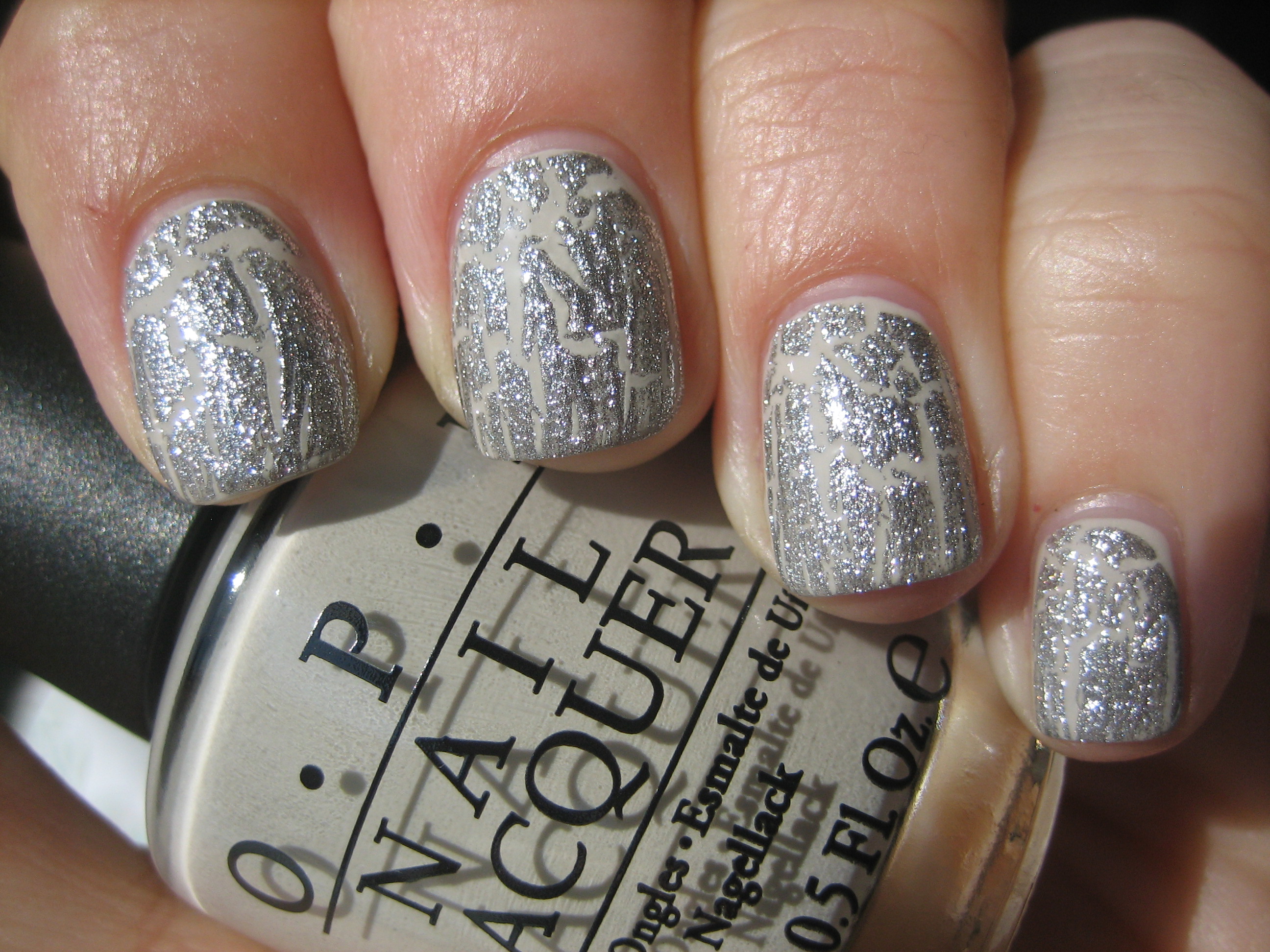 Skull & Glossbones with Silver Shatter