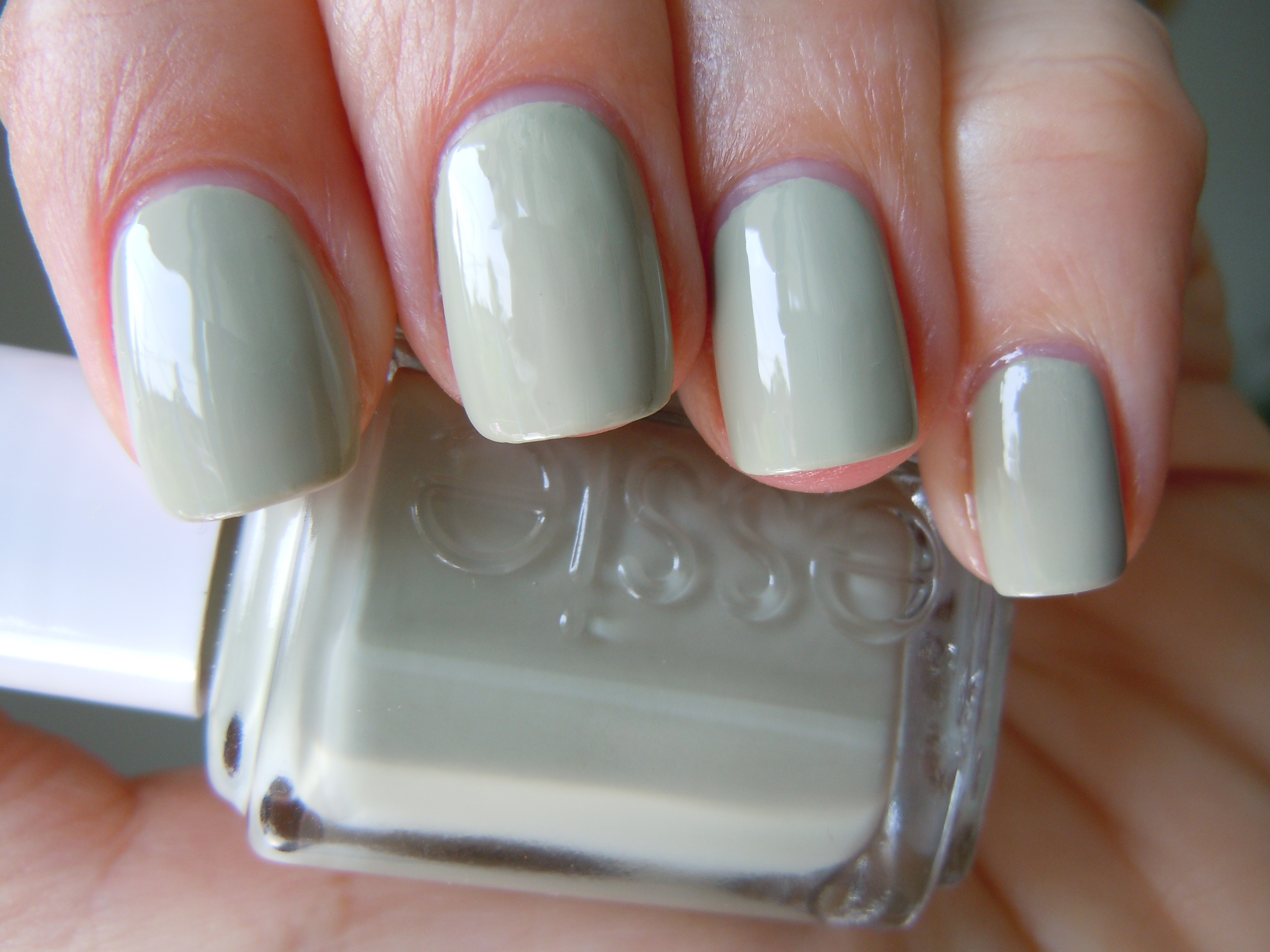 2 coats Da Bush vs. 3 coats Stranger Tides (shaded light)