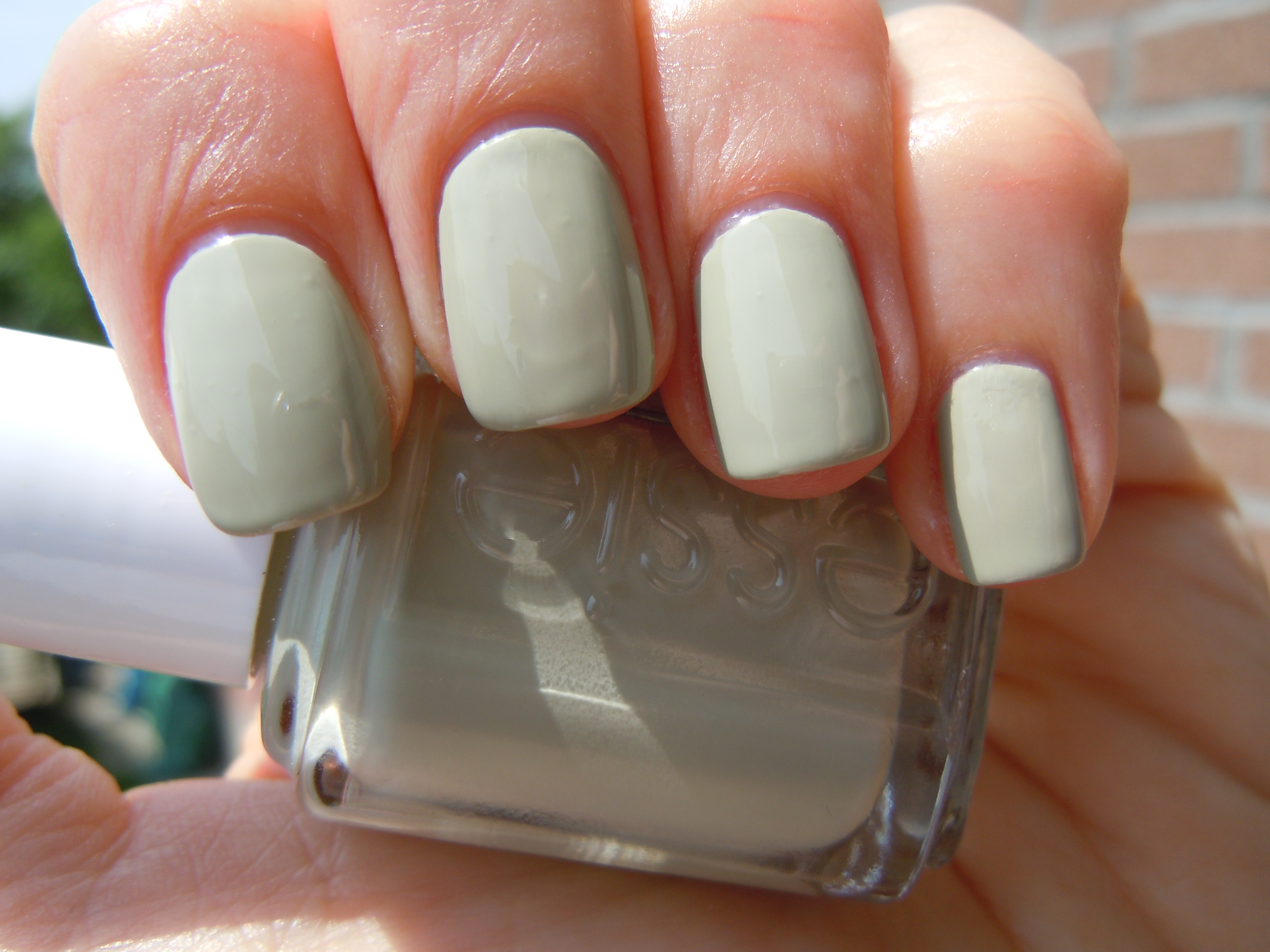 2 coats of Da Bush vs. 3 coats of Stranger Tides (sunlight)