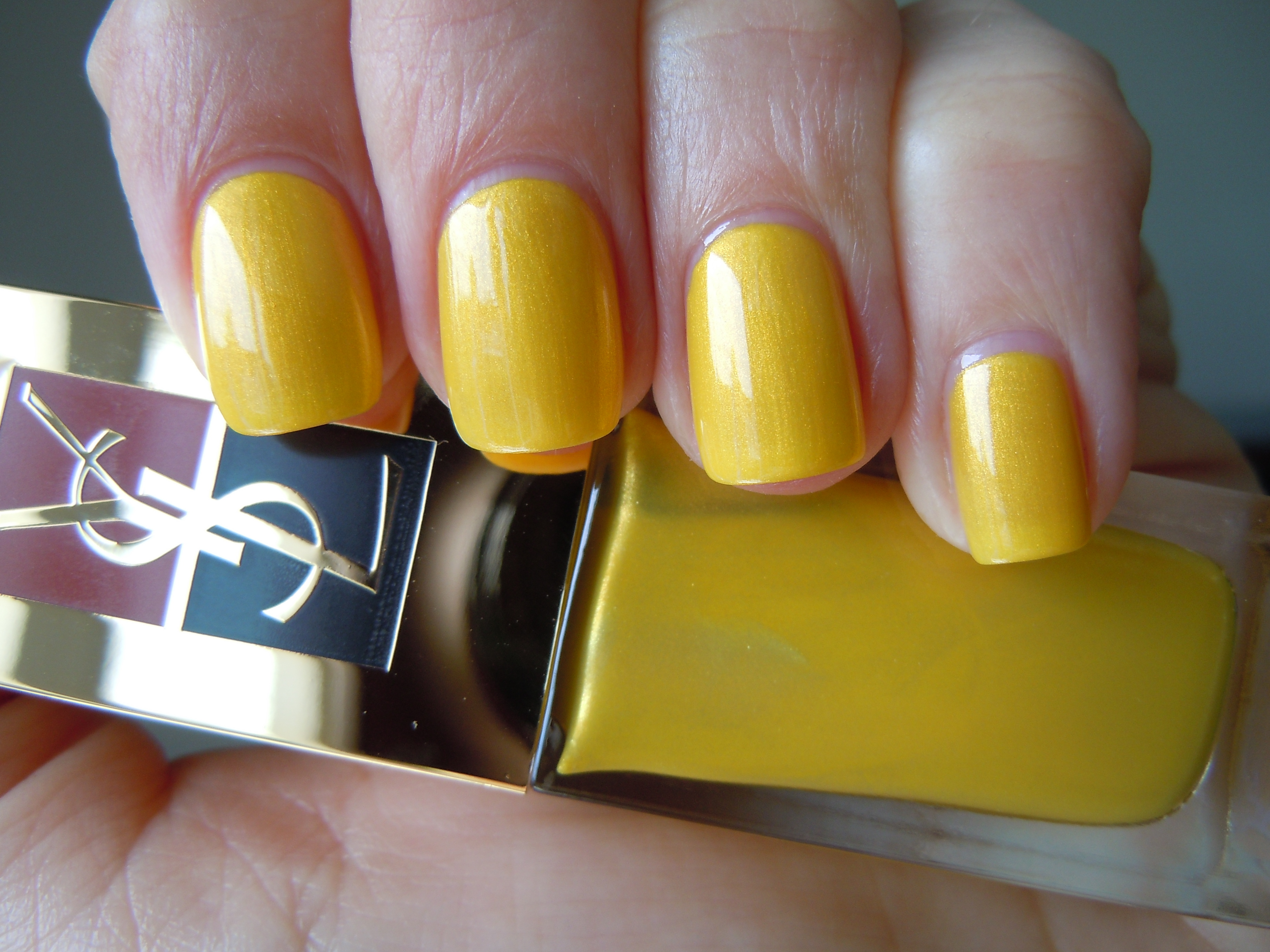 Surreal Yellow swatch (shaded light)