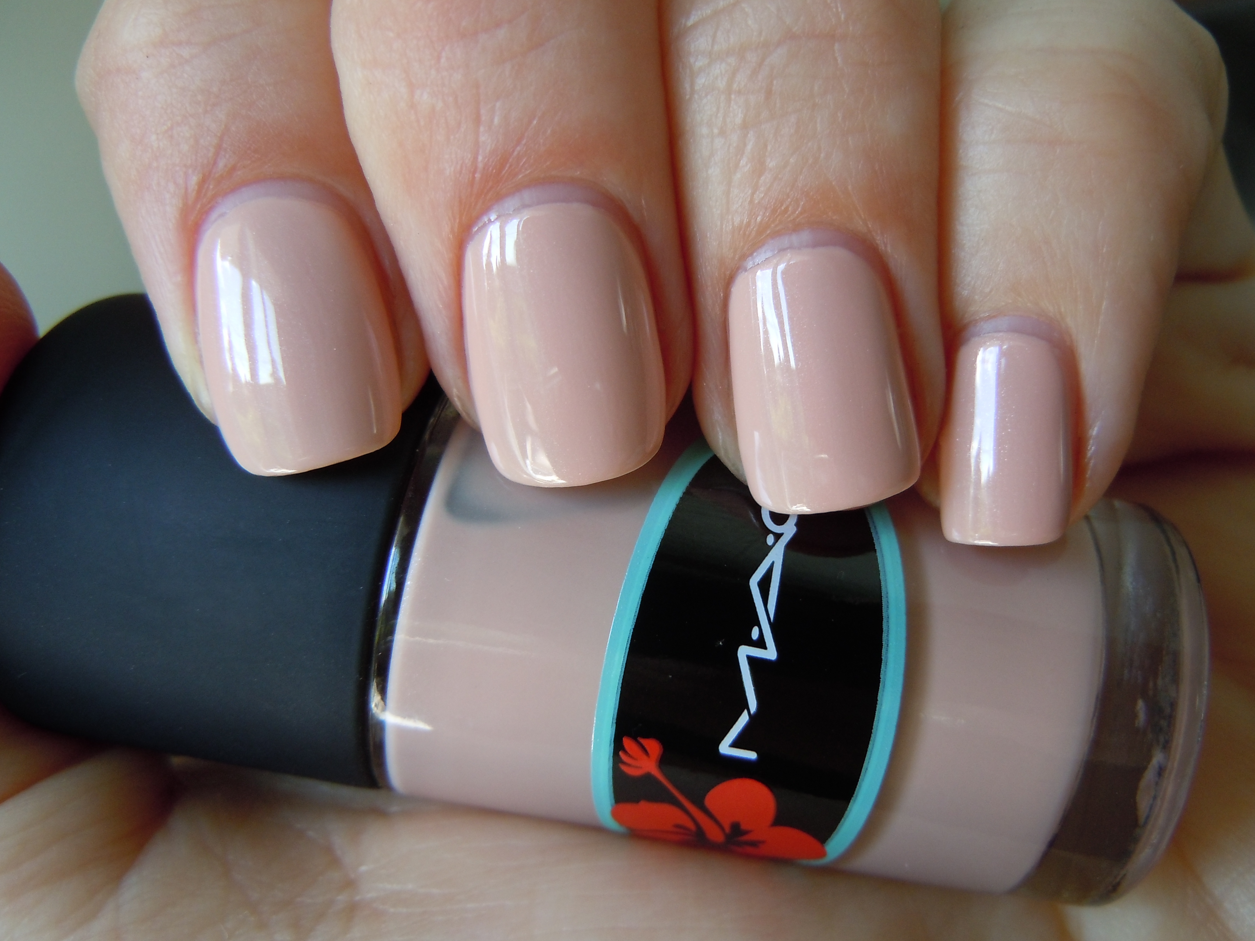 Hangin' Loose swatch (shaded light)