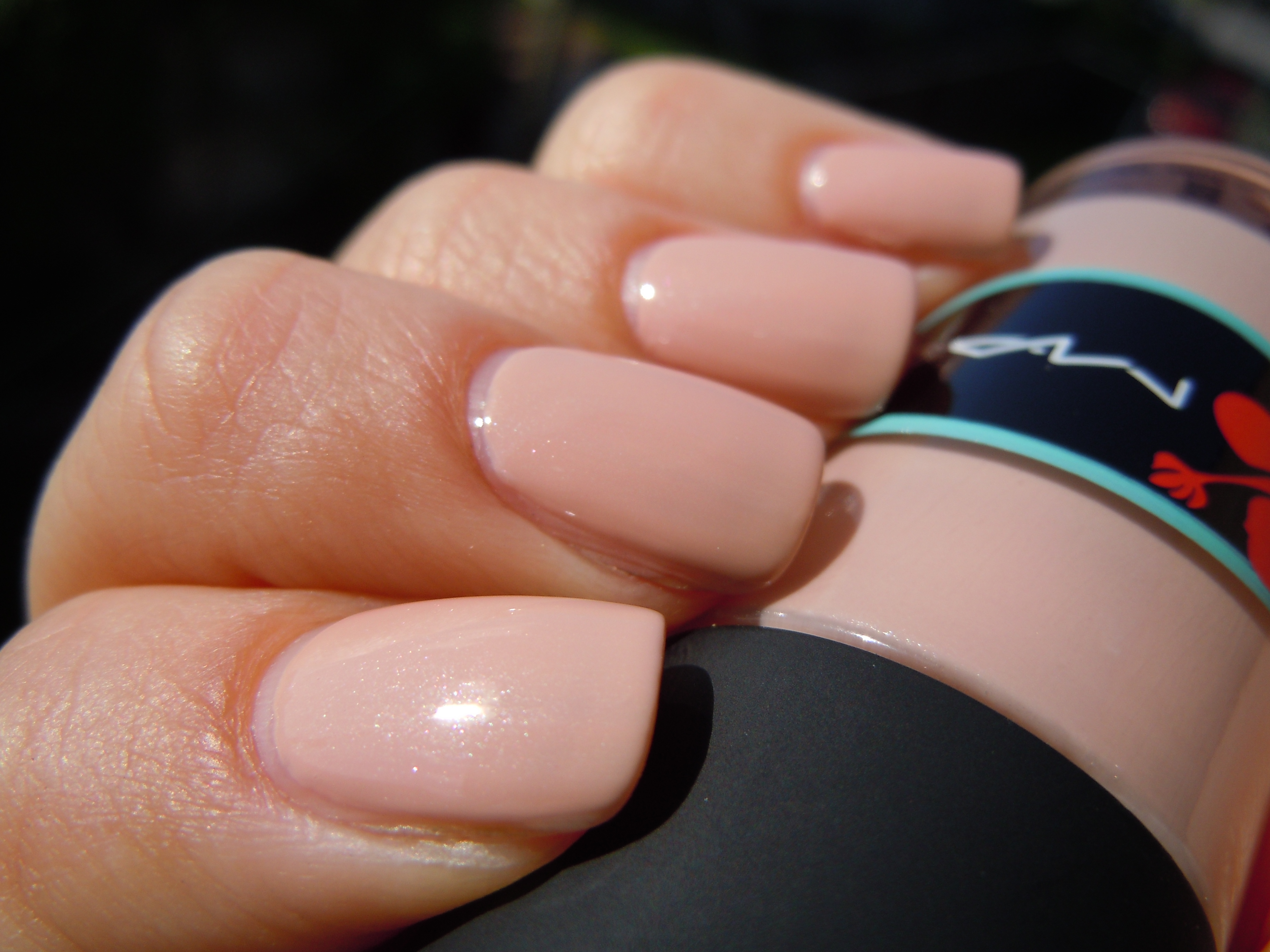 Hangin' Loose swatch (closeup)