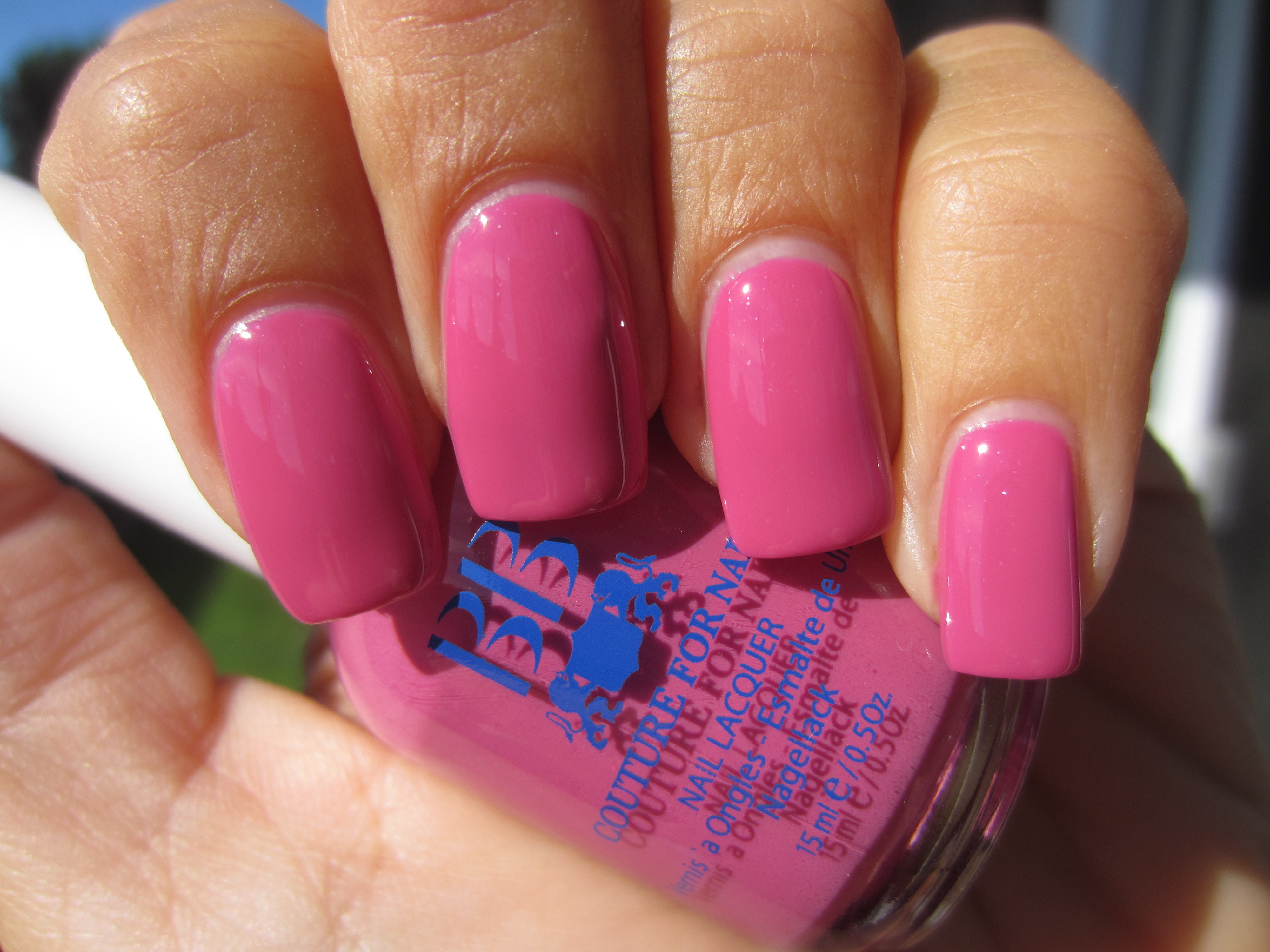 Scorching Strawberry swatch (sunlight)