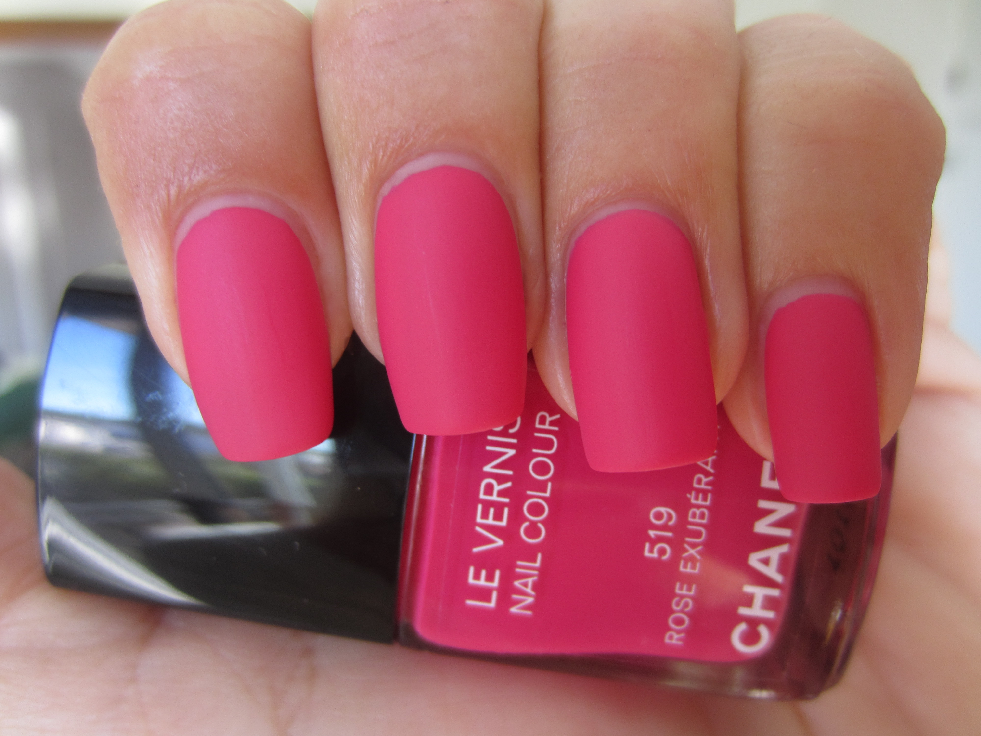 Rose Exubérant swatch (indirect light, mattified)