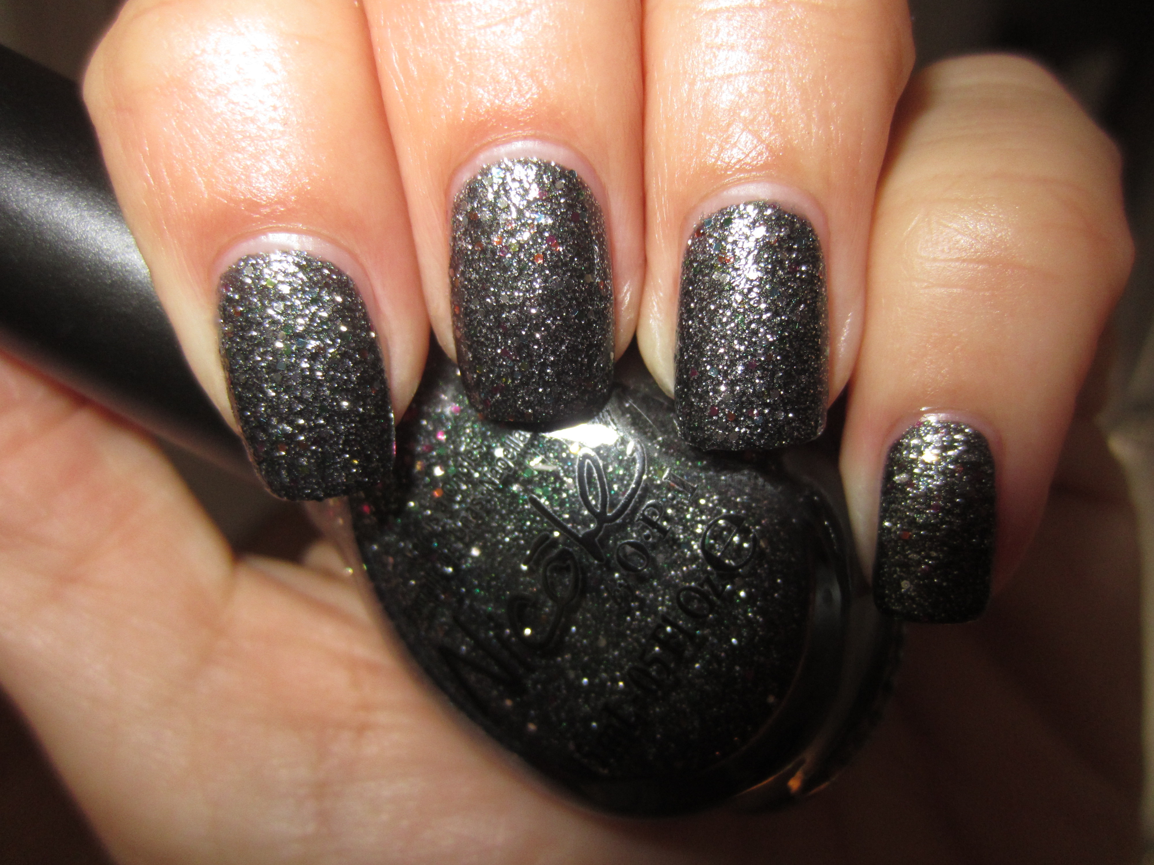 Follow Me On Glitter swatch (flash)