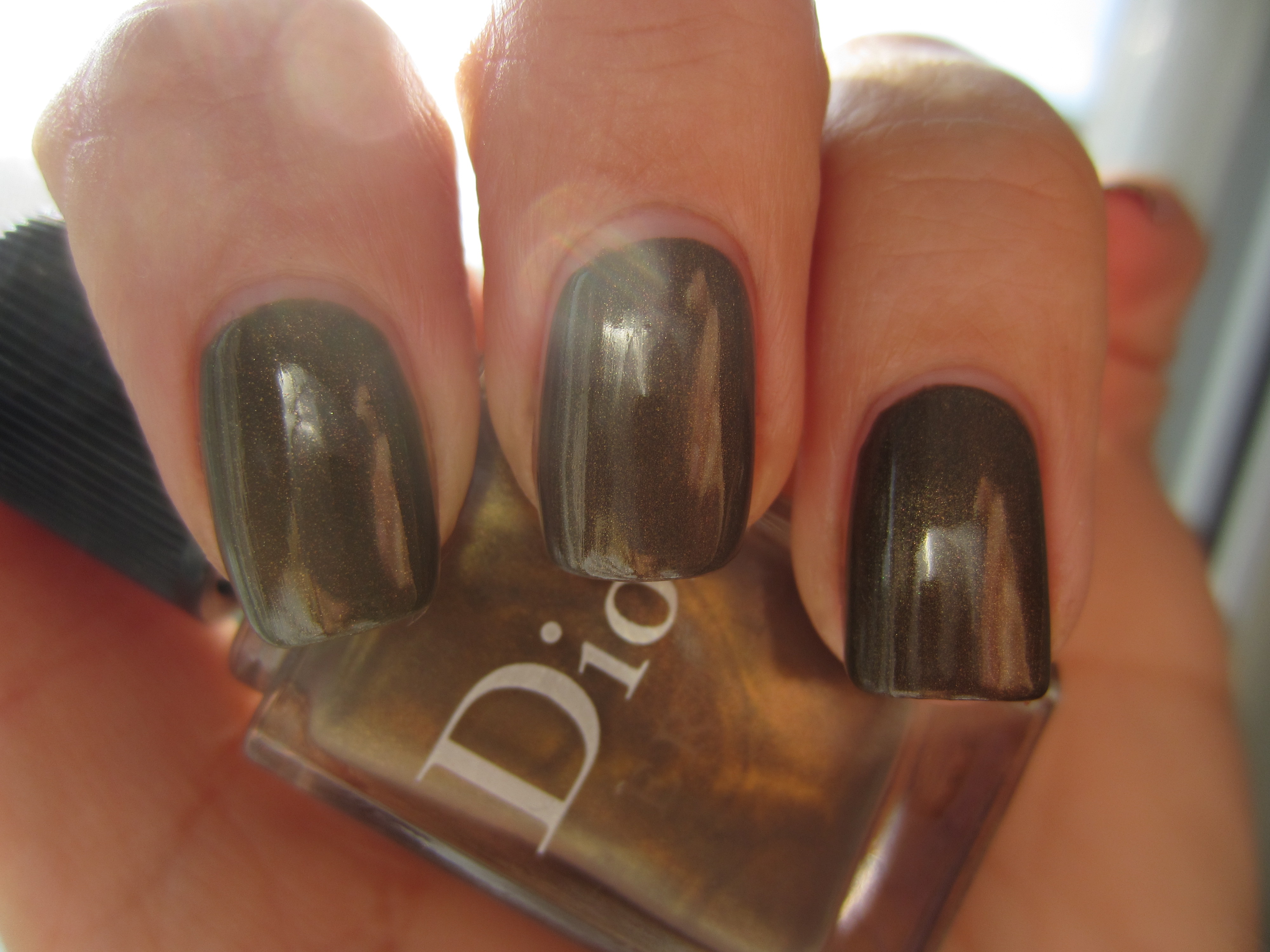 Exquis vs. Bronze Libertine & Metallic Sage swatch (shaded light)