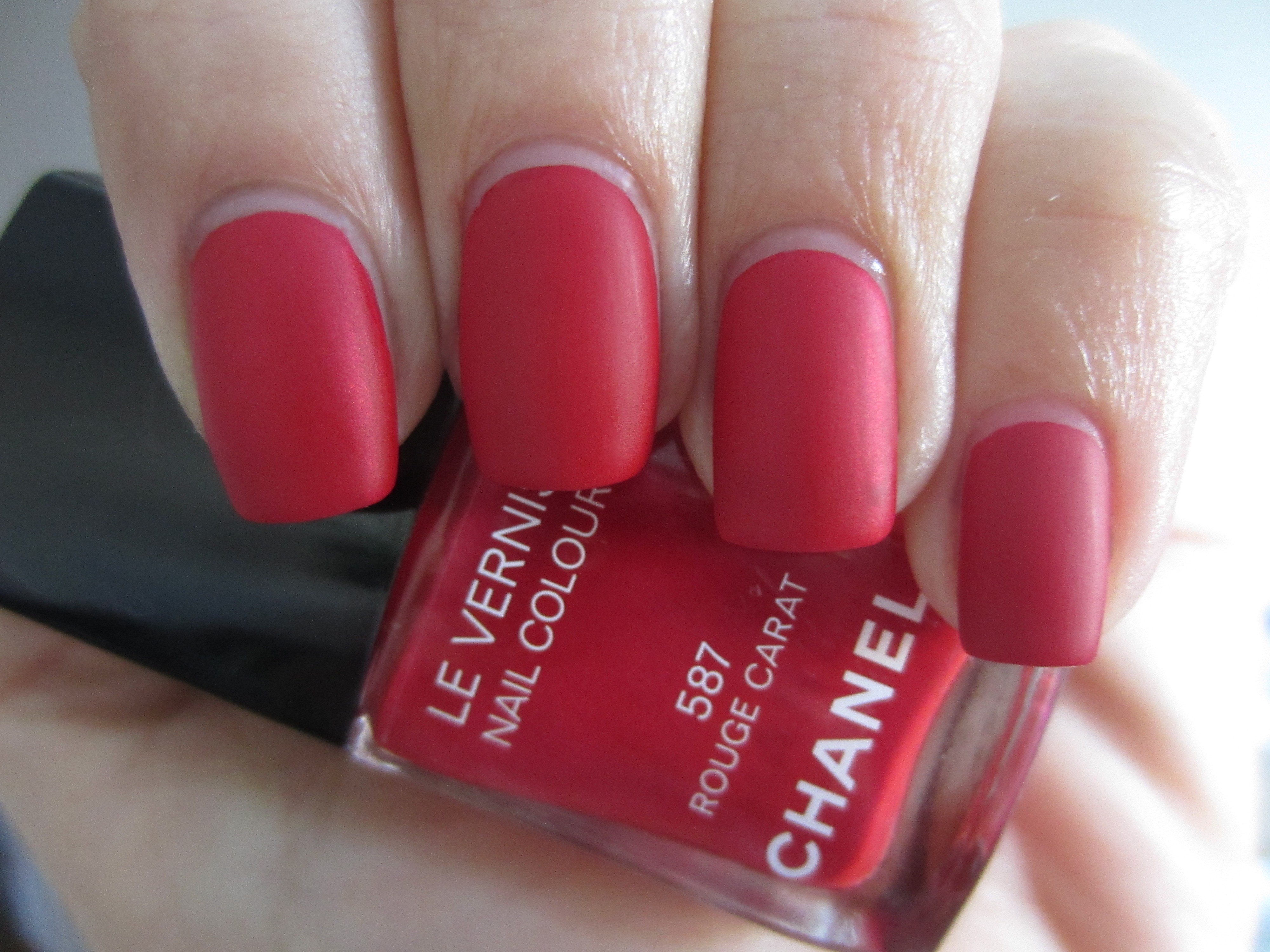 Rouge Carat vs. Dragon Mattified swatch (indirect light)