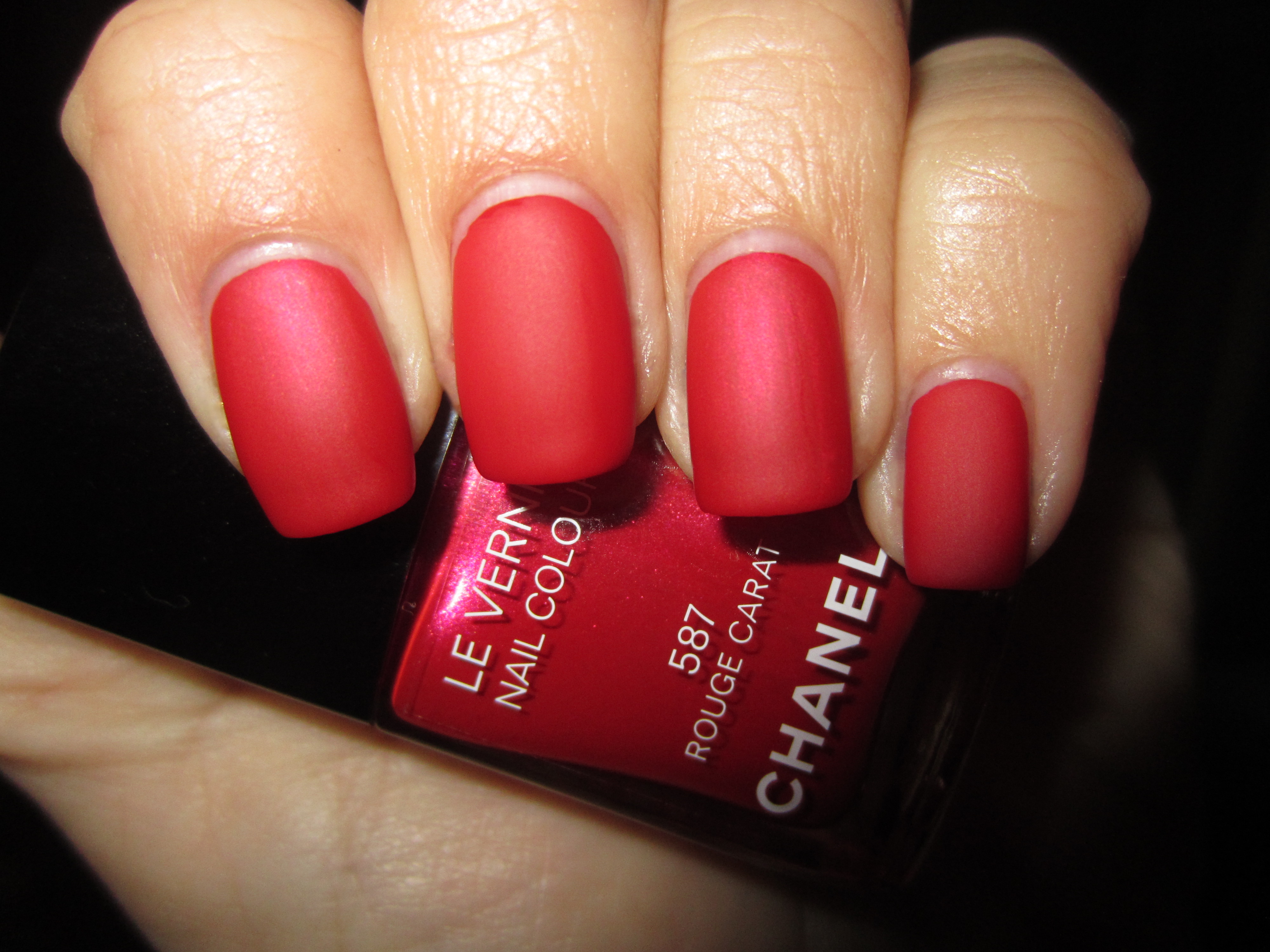 Rouge Carat vs. Dragon Mattified swatch (flash)