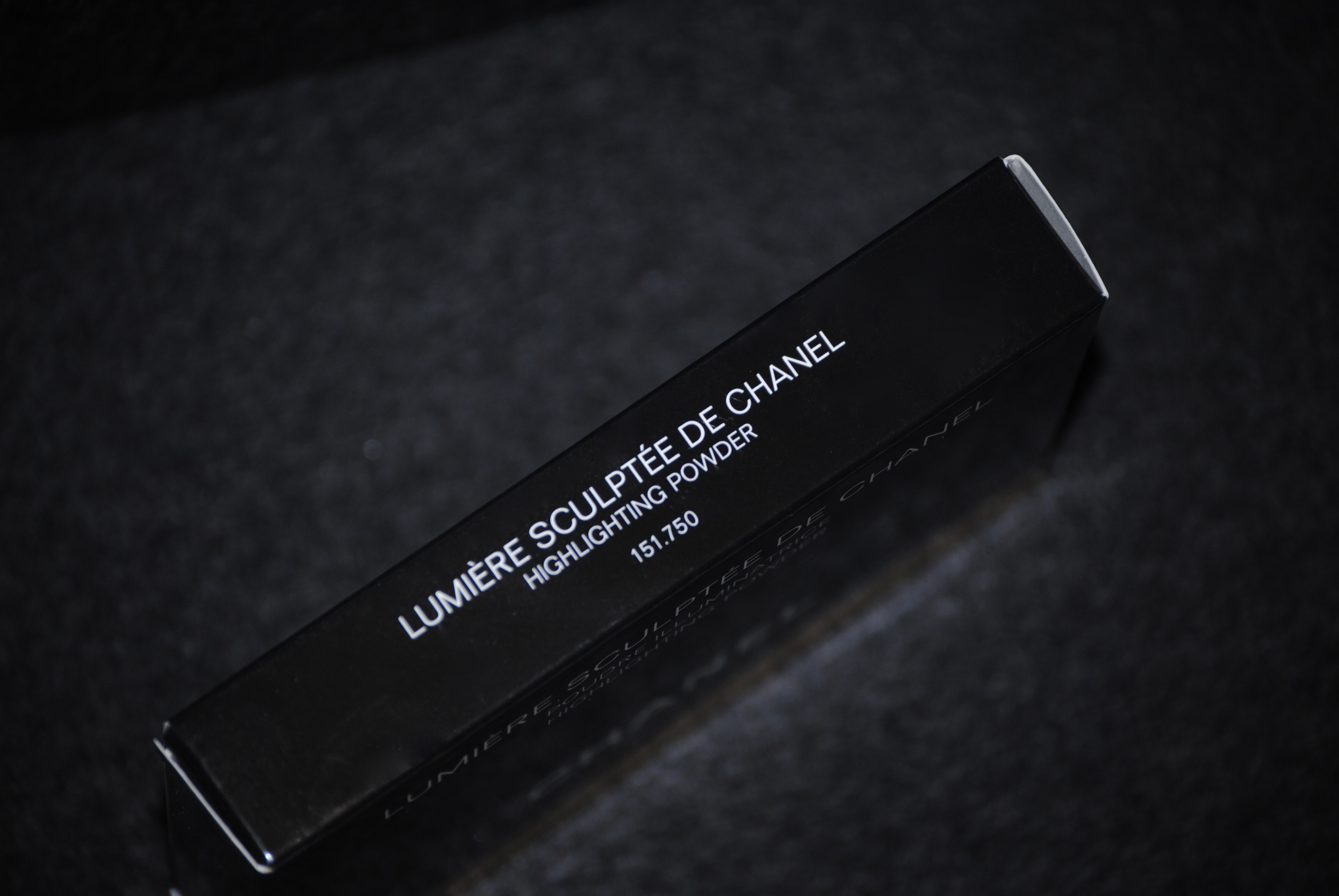 Lumiere Sculptée de Chanel (top of box)