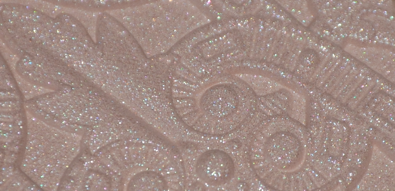 Lumiere Sculptée de Chanel (powder detail)