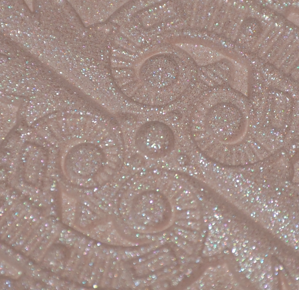 Lumiere Sculptée de Chanel (closeup of detail)