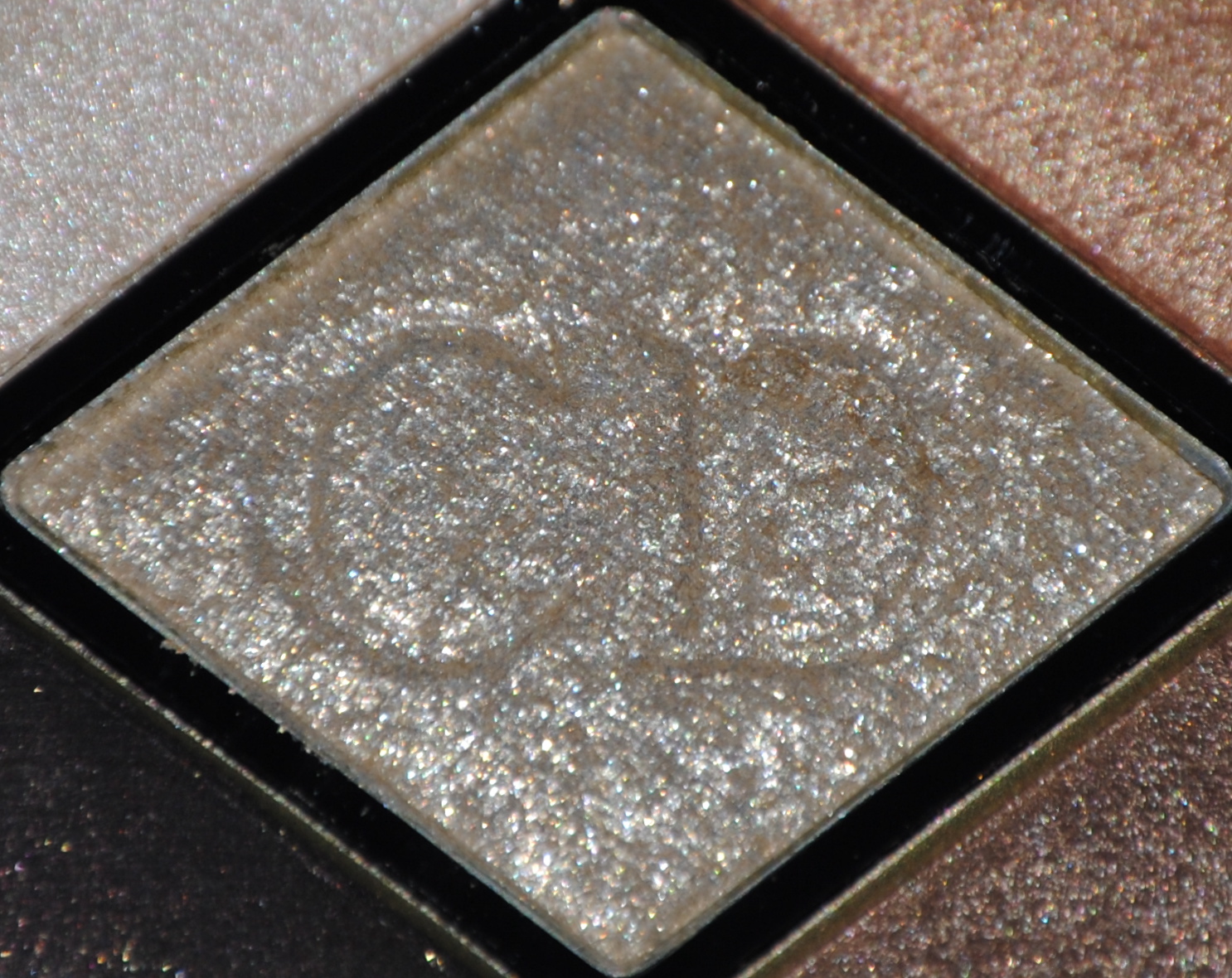 Dior Couture Golds palette (middle shade)