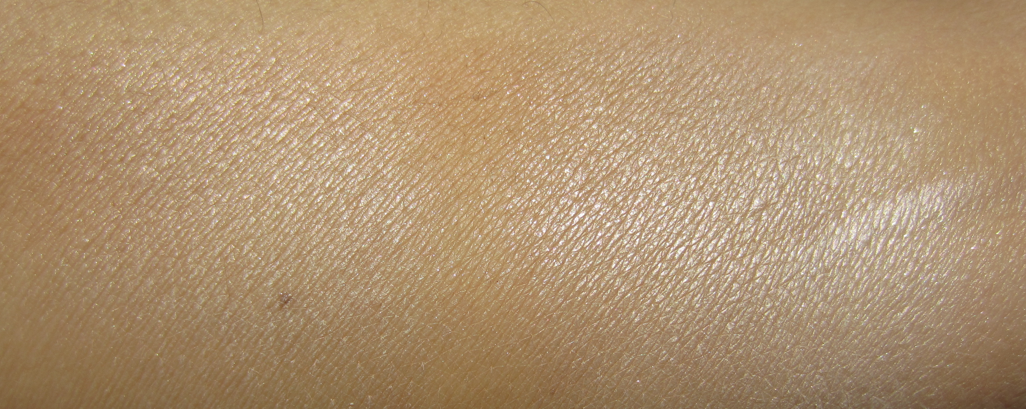 Lumiere Sculptée de Chanel swatch (unblended)