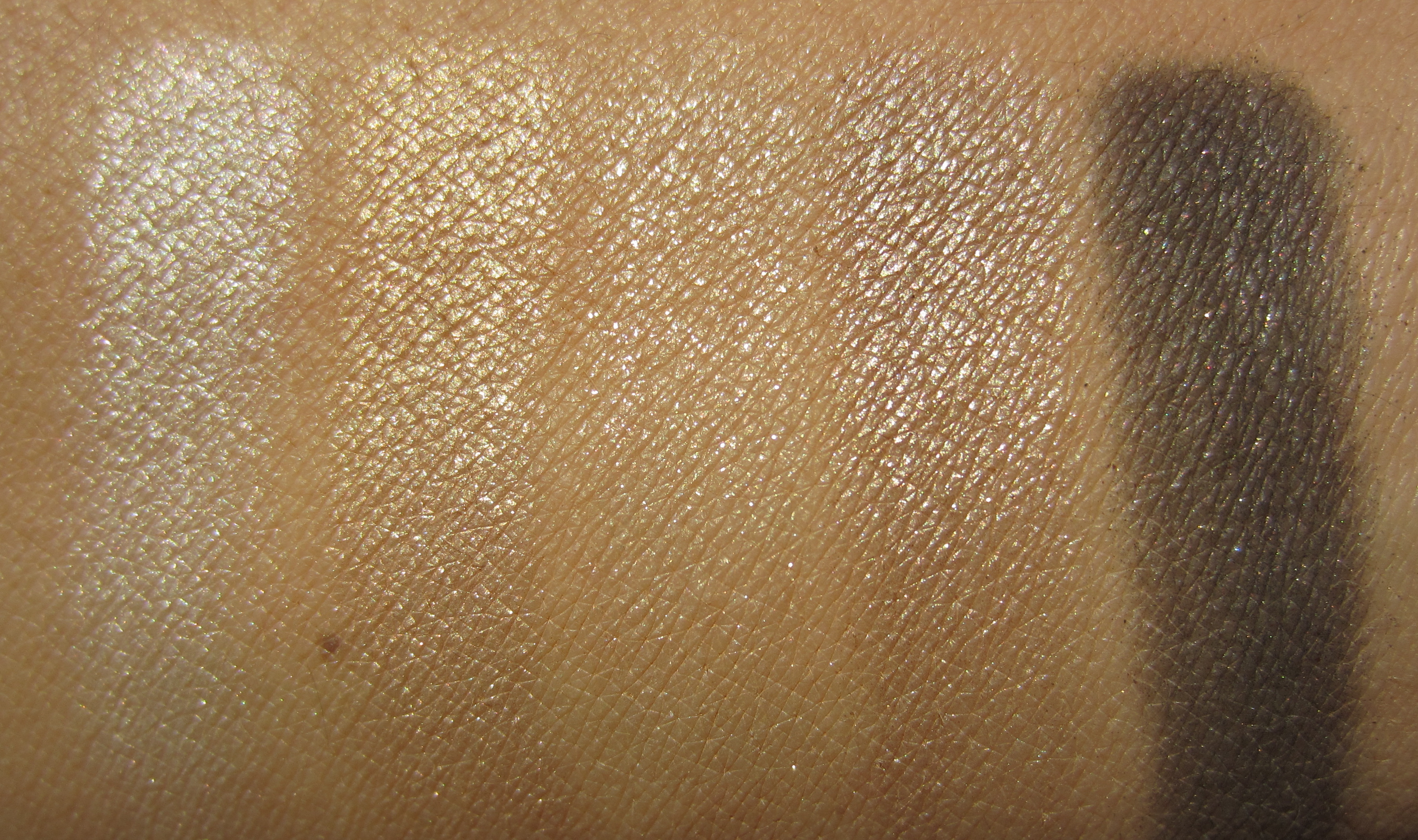 Dior Couture Golds swatch (sunlight)