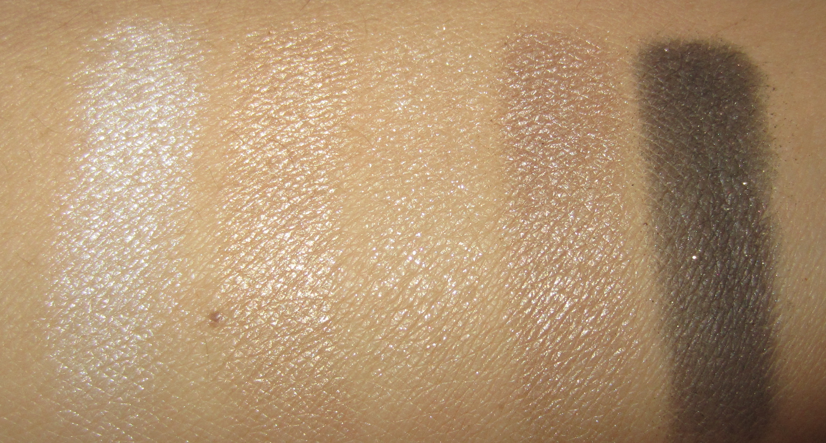 Dior Couture Golds swatch (flash)