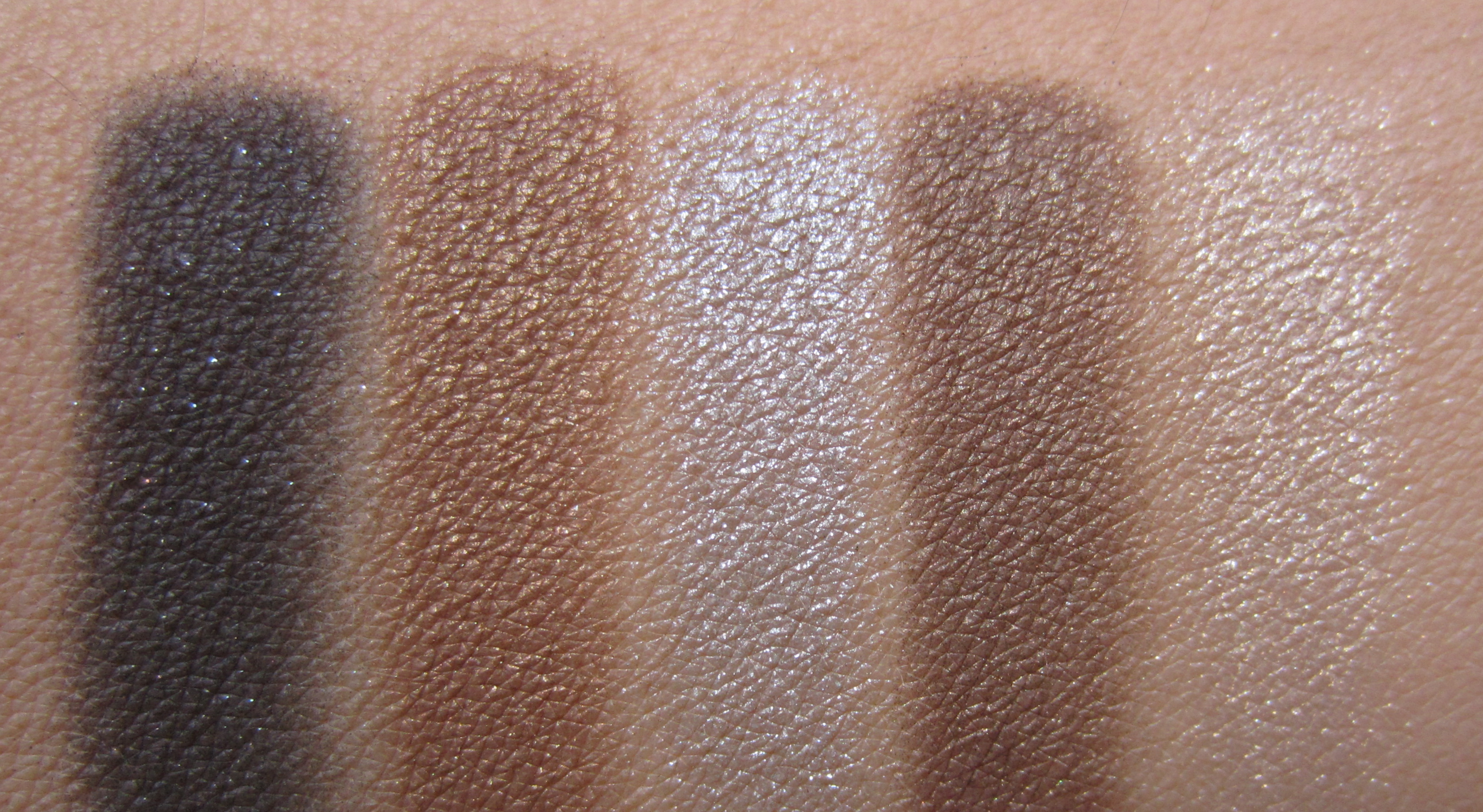 Dior Five Golds swatch (indirect light)