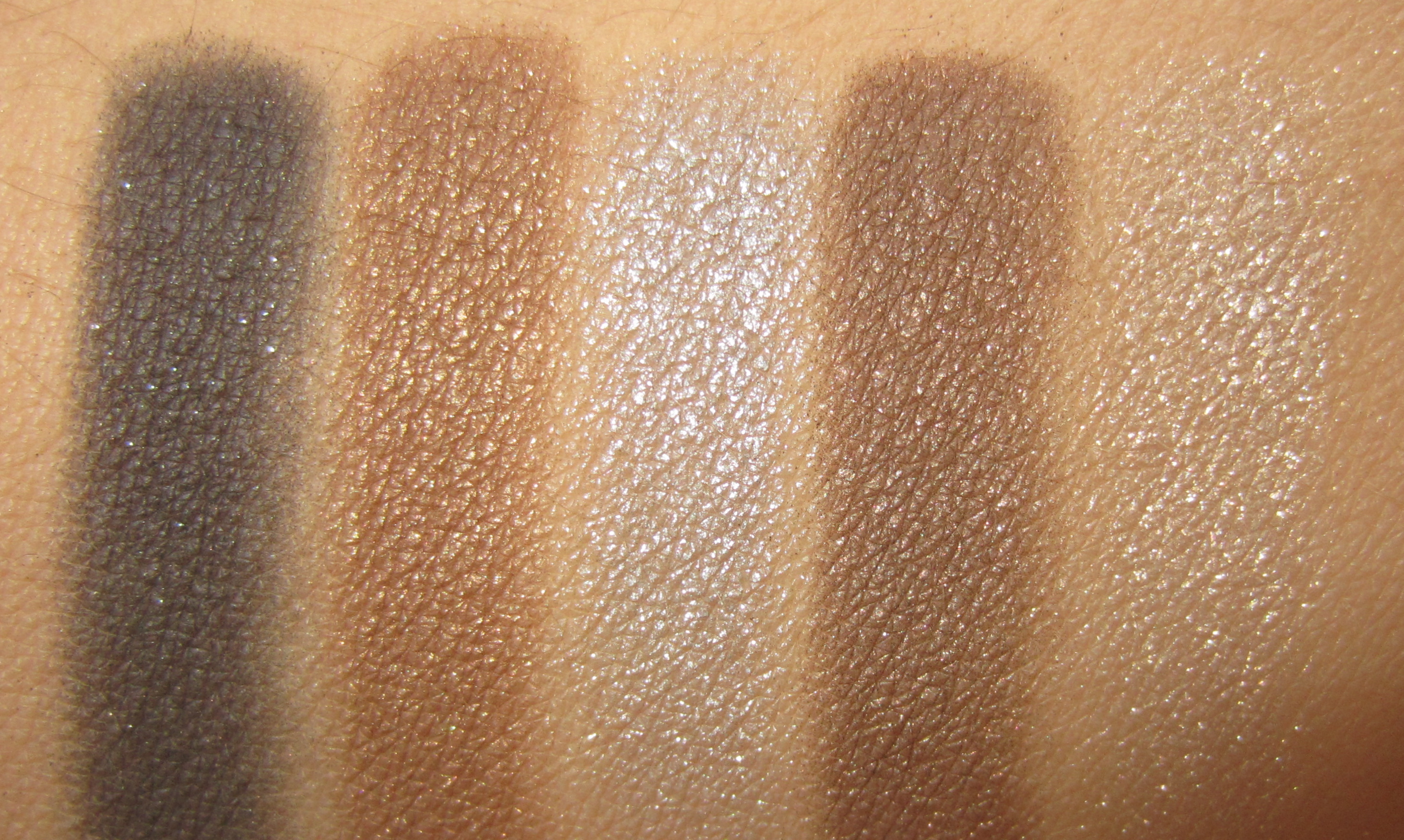 Dior Five Golds swatch (flash)