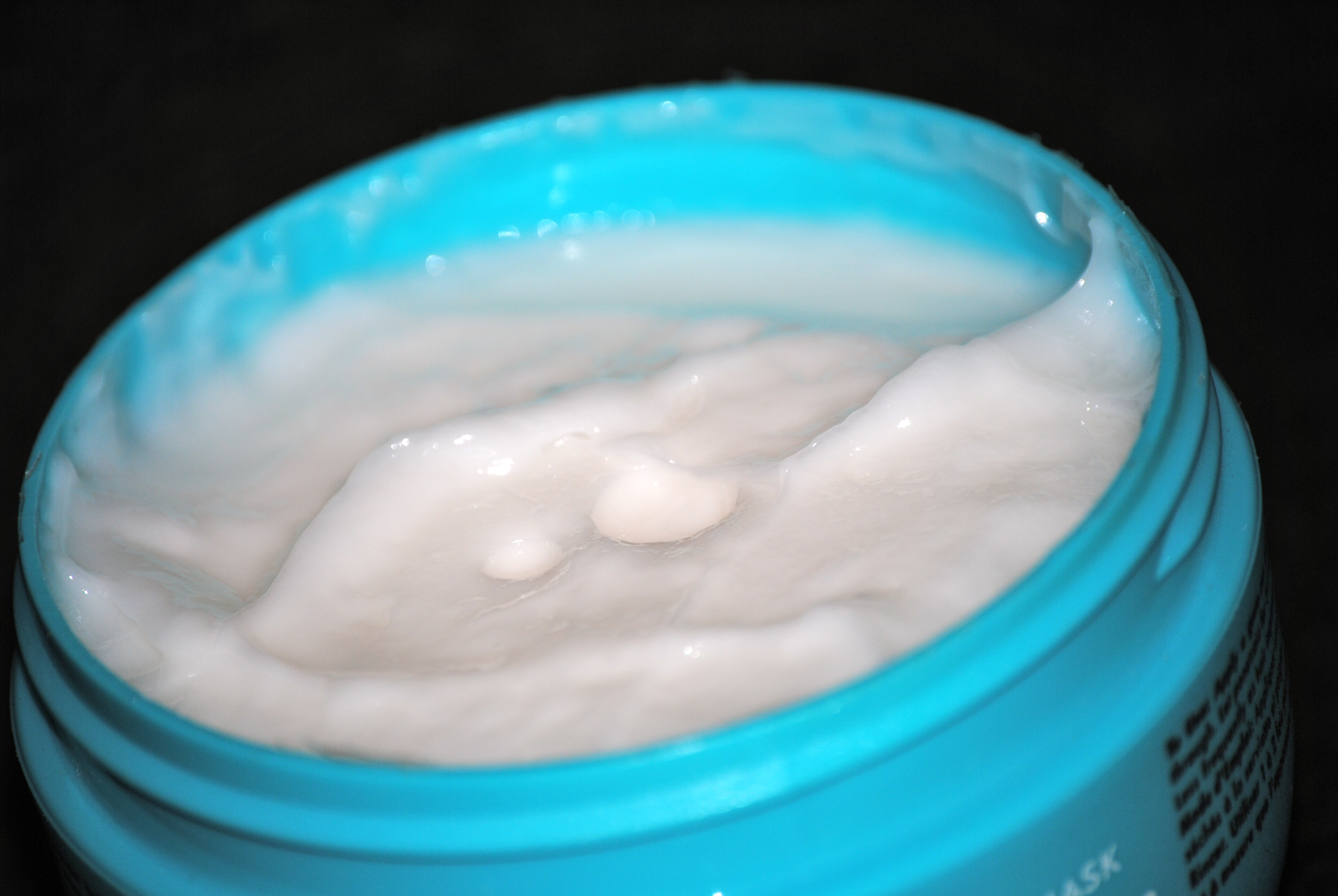 Moroccanoil Weightless Hydrating Mask (closeup)