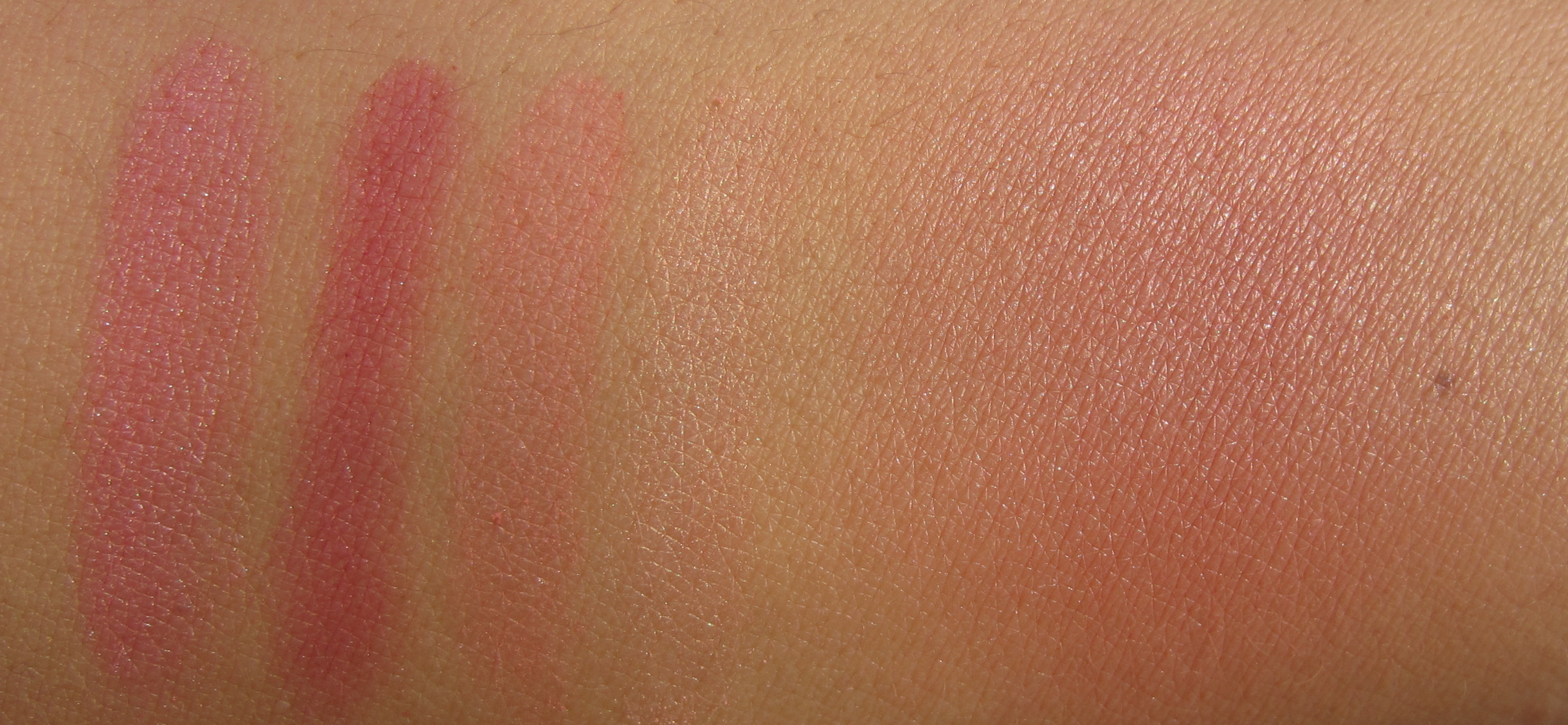 Blush Horizon swatch (sunlight)