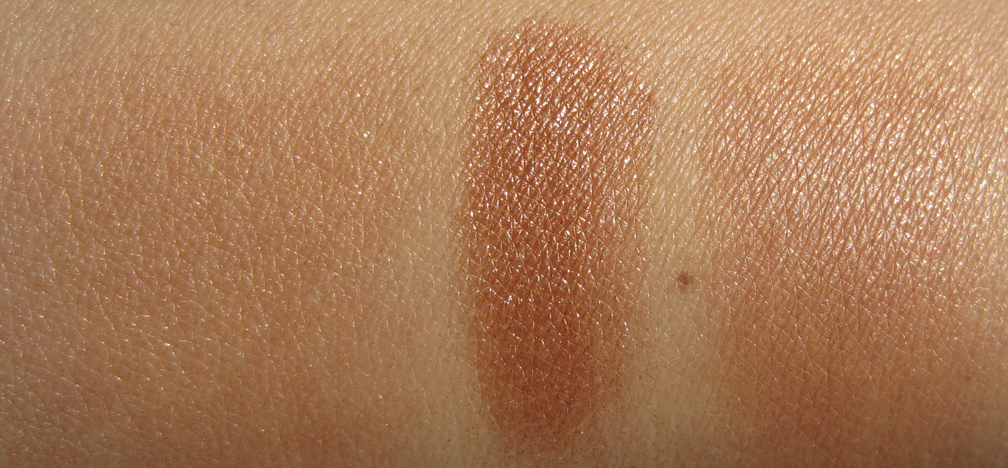 Topaz Chameleon swatch (sunlight)