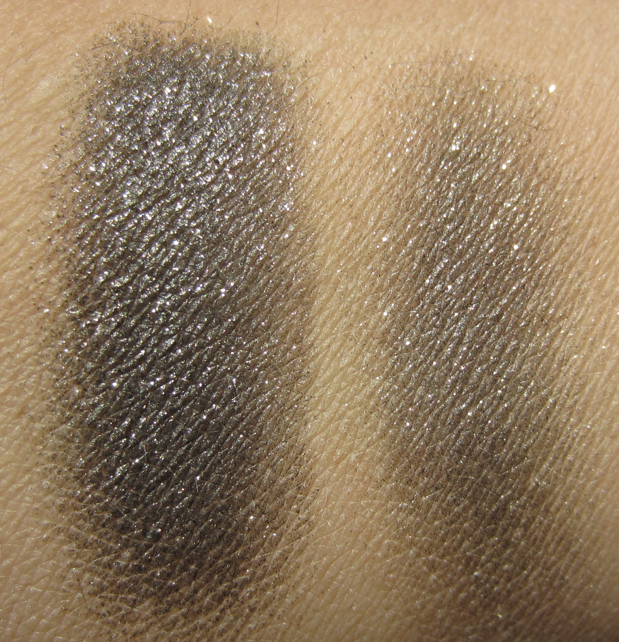 Black Onyx swatch (sunlight)