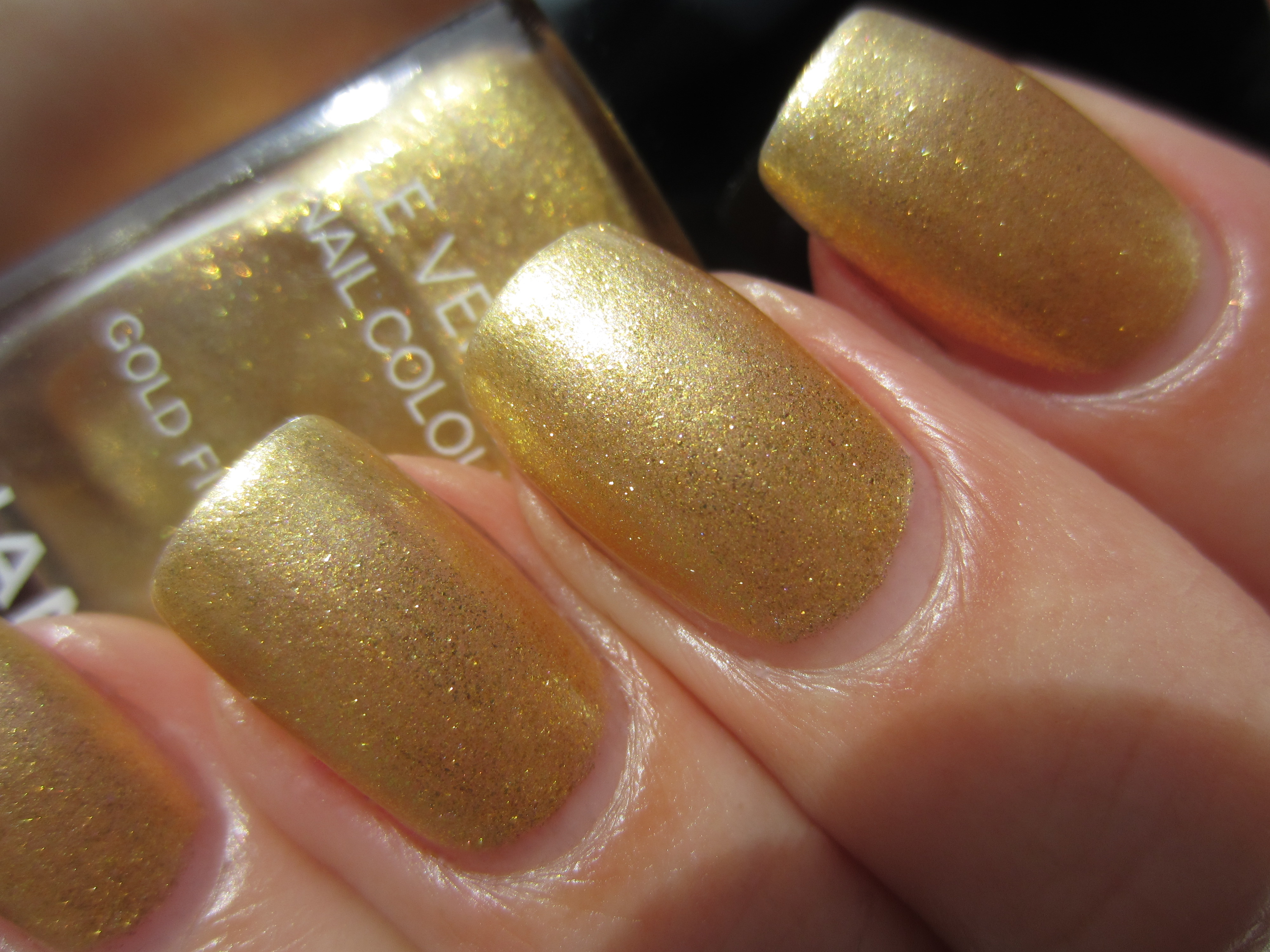 Gold Fingers swatch (closeup/sunlight)