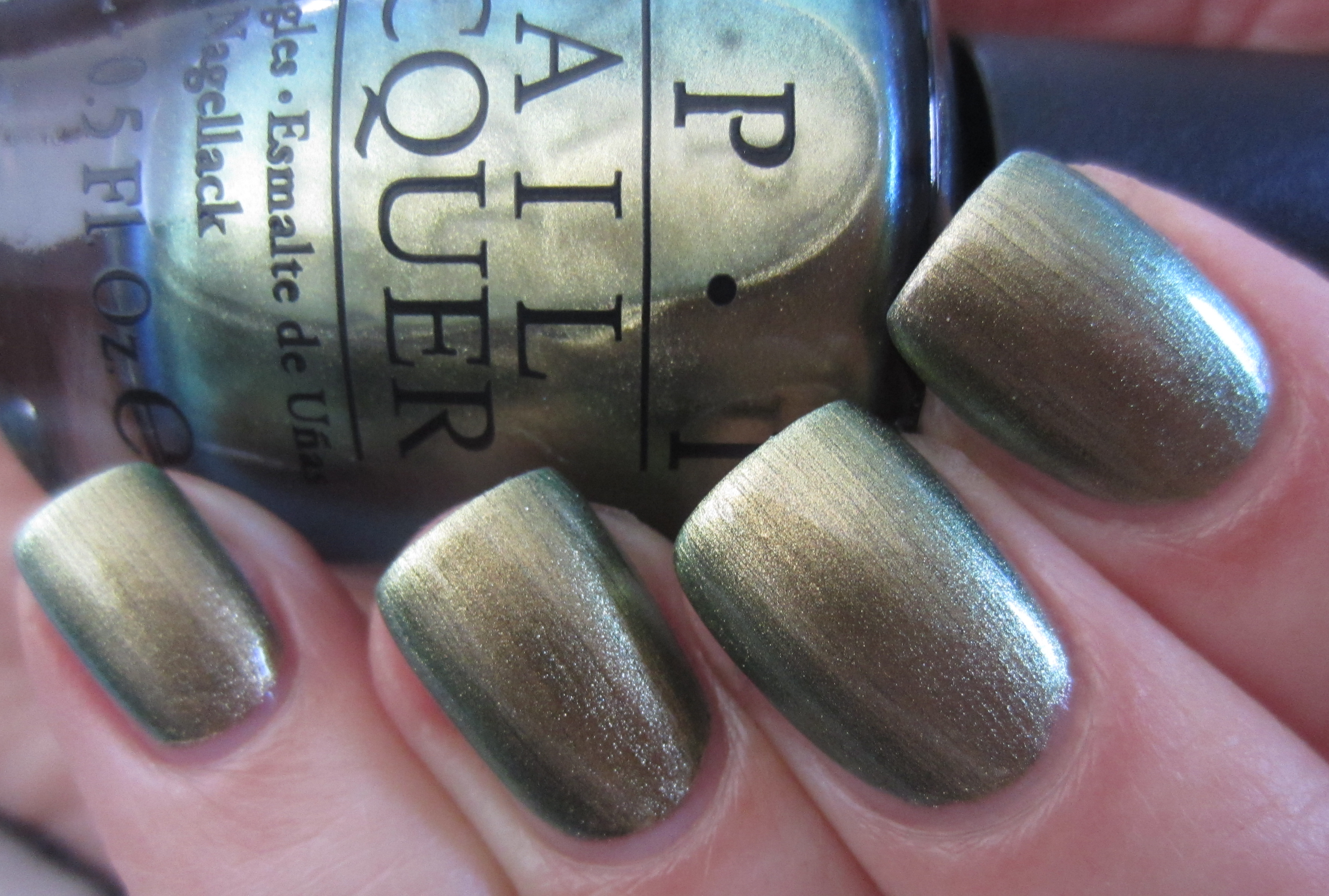 Just Spotted the Lizard swatch (indoors/platinum angle)