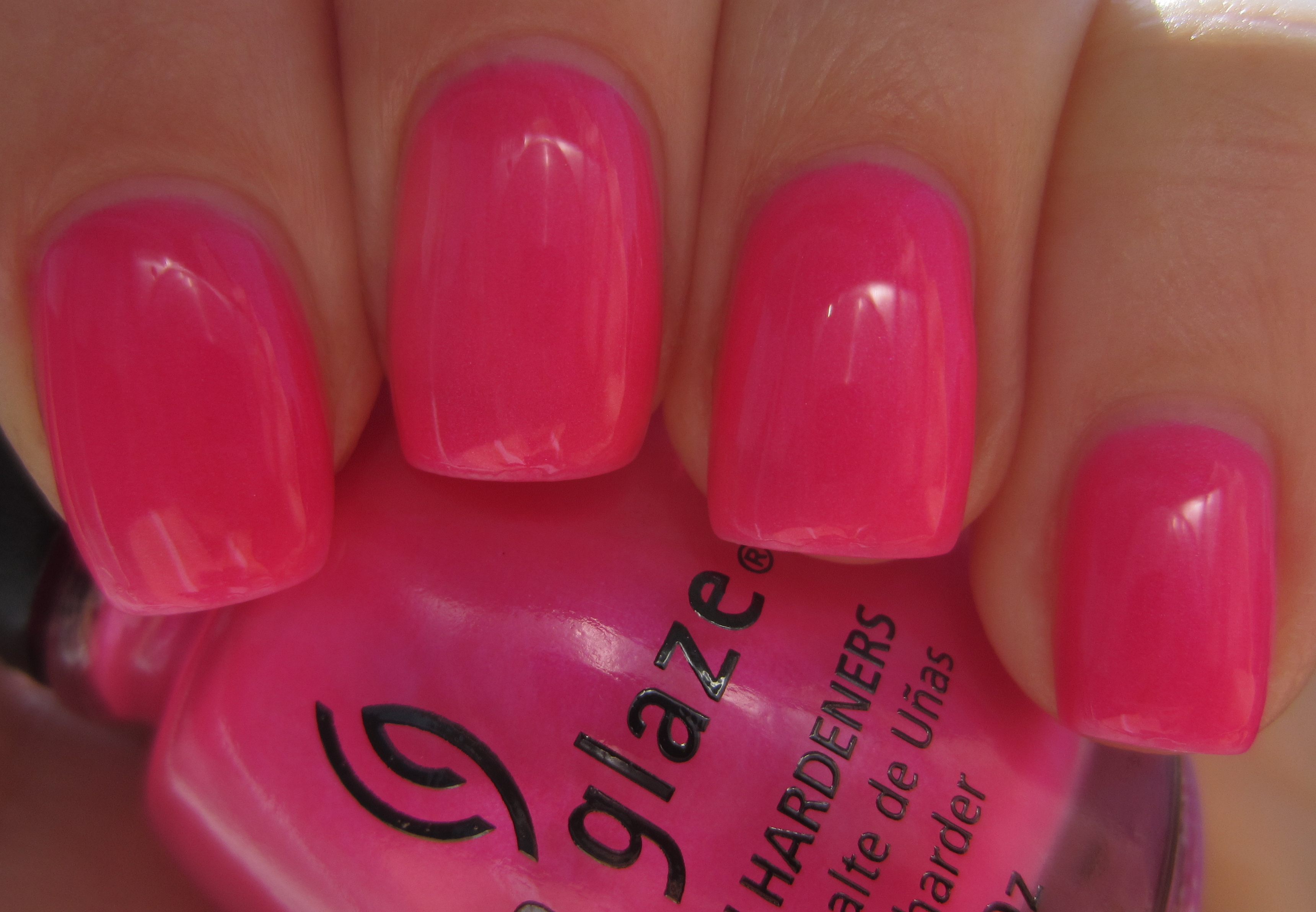Hang-Ten Toes swatch (backlit)