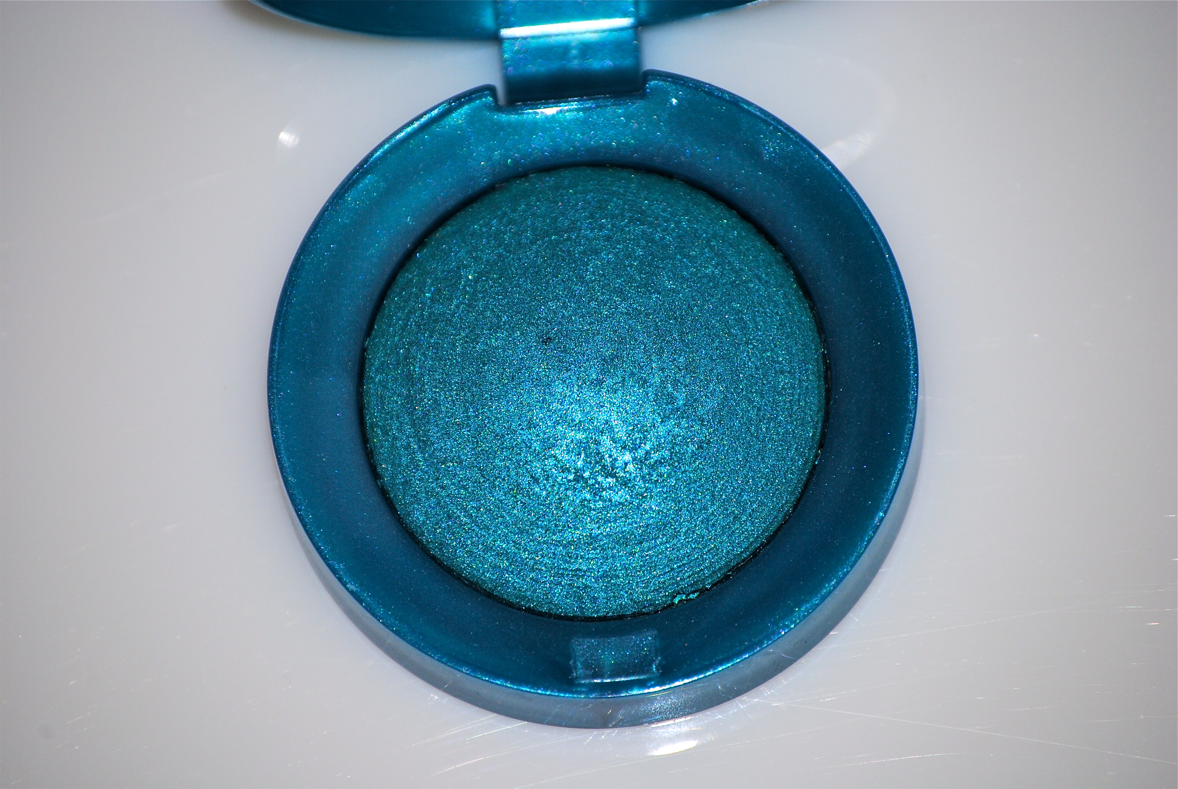 Bourjois Bleu Canard (powder macro)