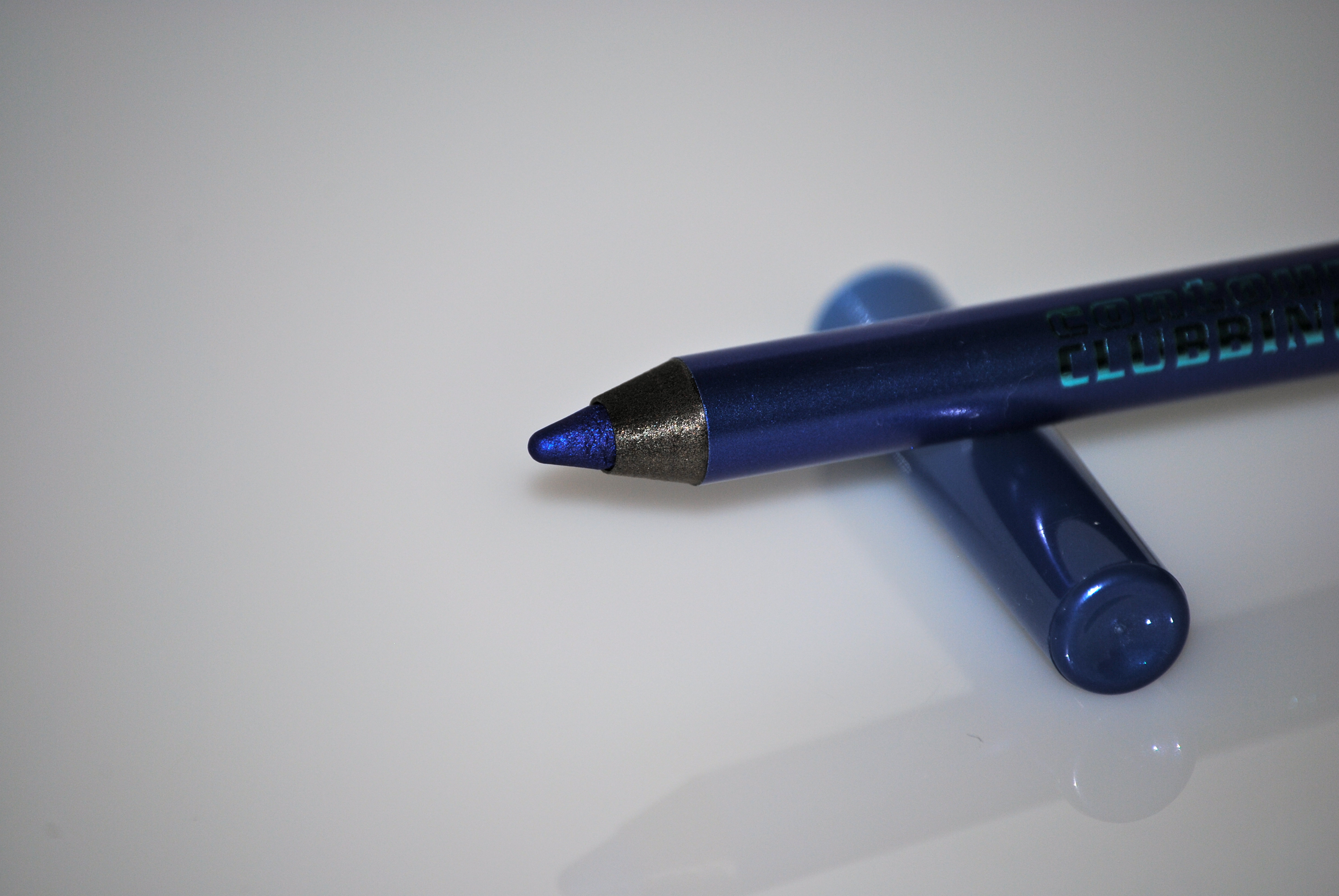 Bourjois Bleu Neon (macro)