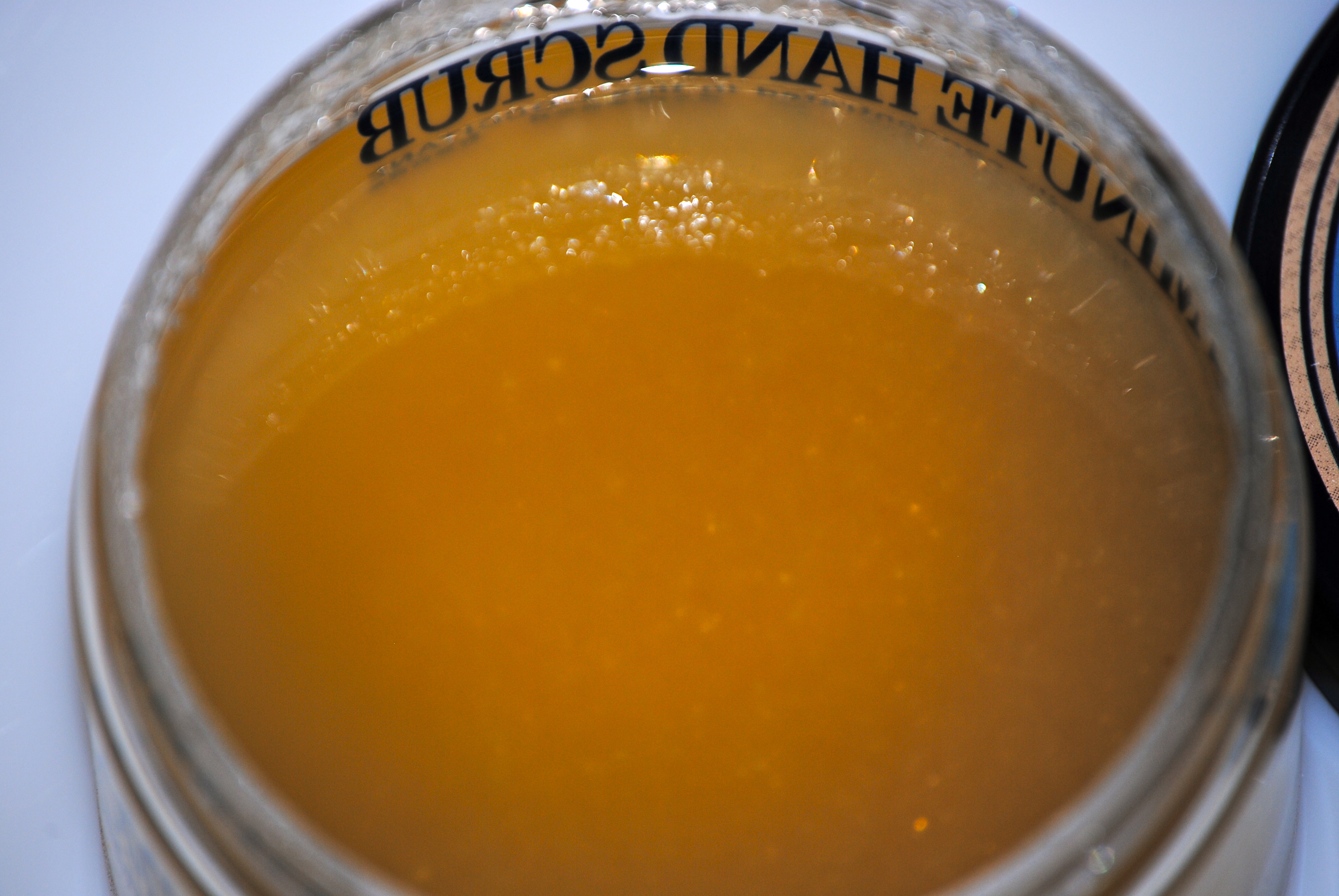L'Occitane One Minute Hand Scrub (contents macro)