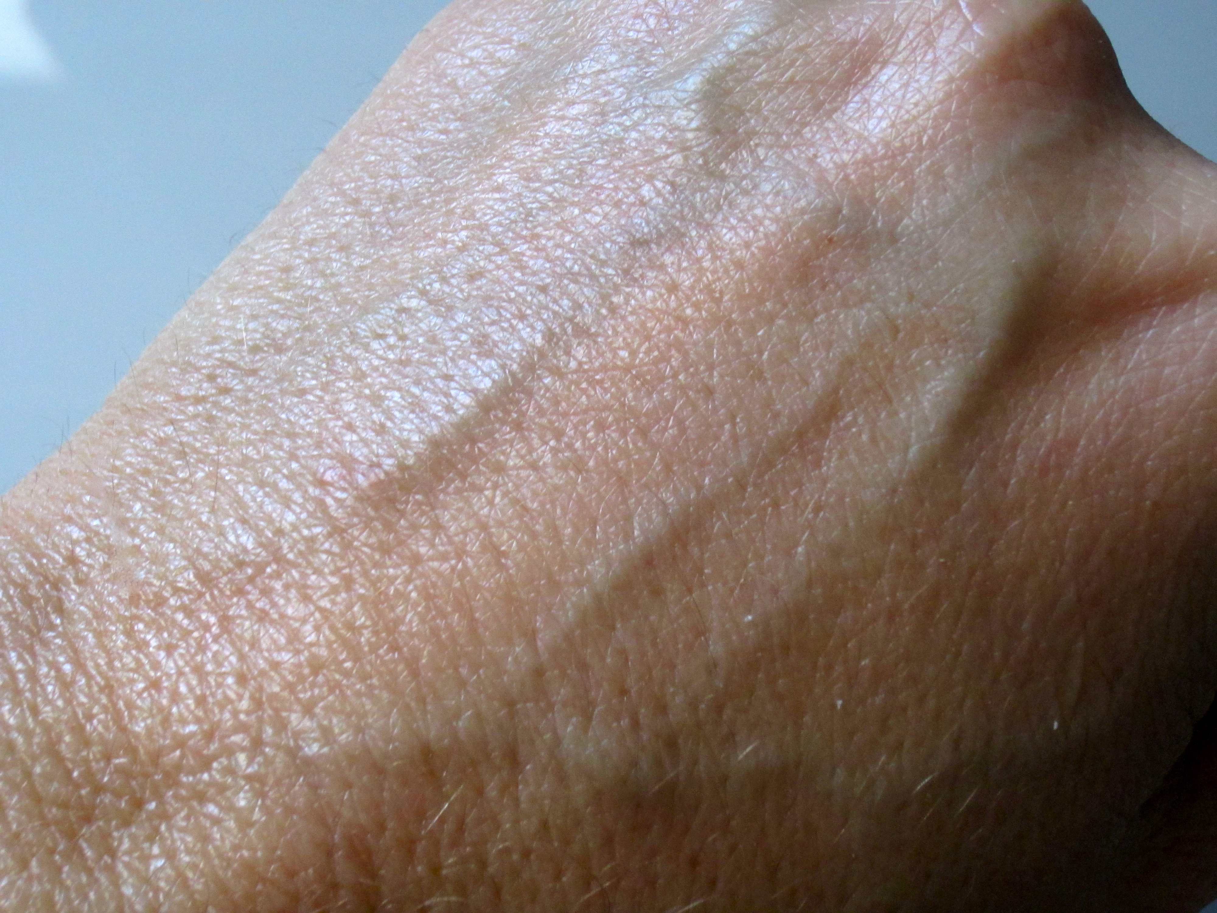 L'Occitane One Minute hand Scrub swatch (after)