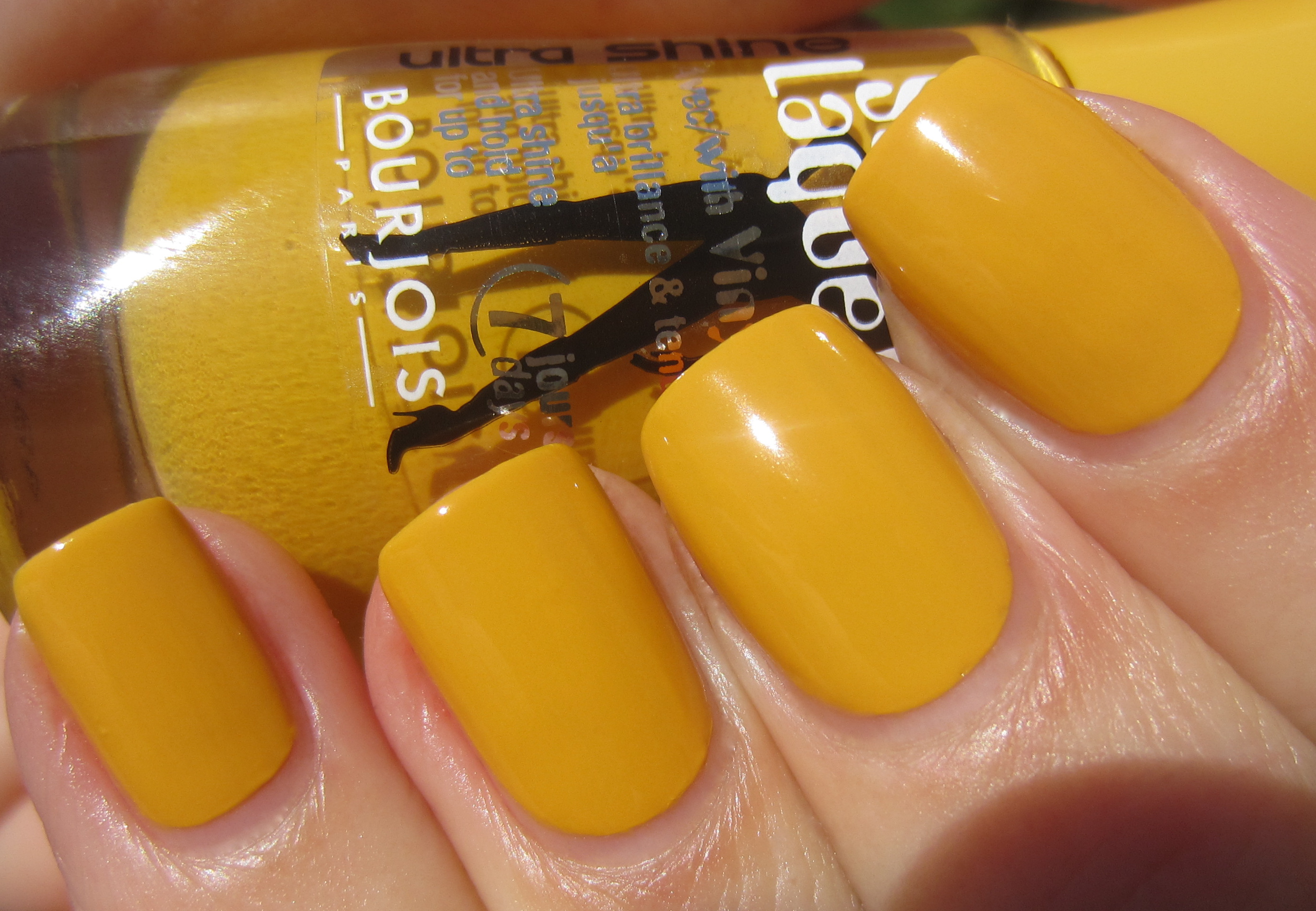 Bourjois Jaune Trendy swatch (sunlight)