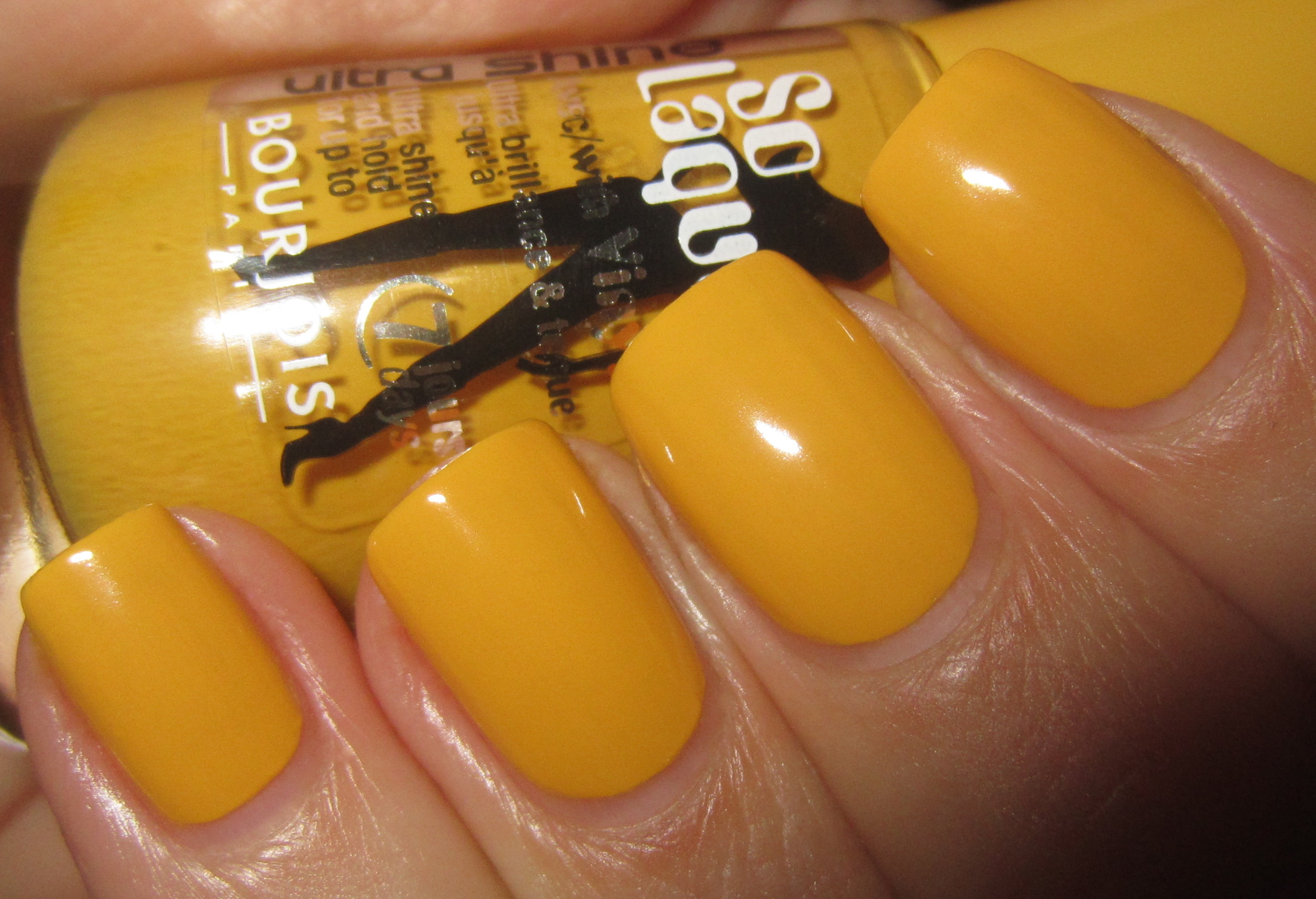 Bourjois Jaune Trendy swatch (flash)