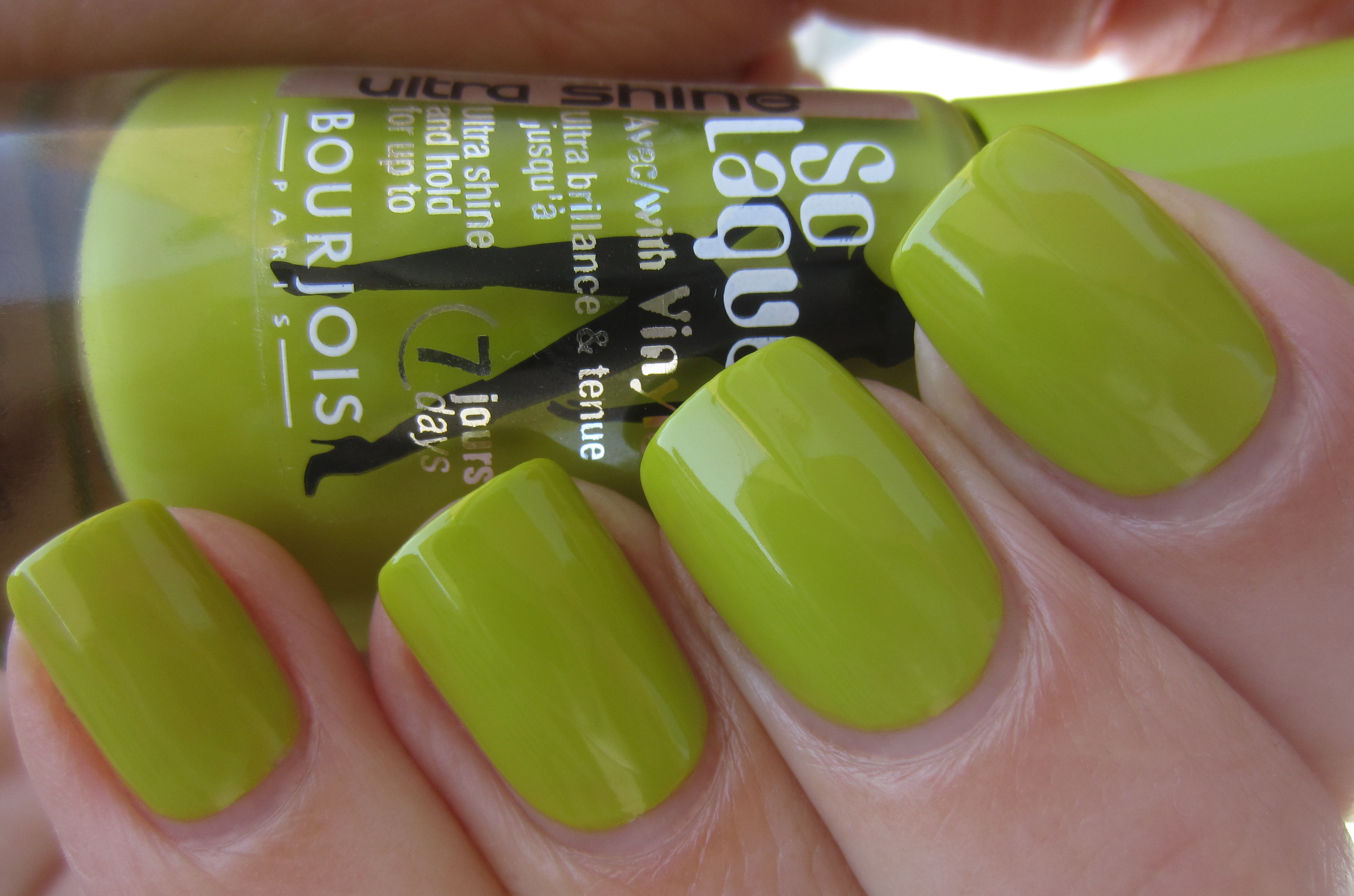 Bourjois Lime Catwalk swatch (indoors)