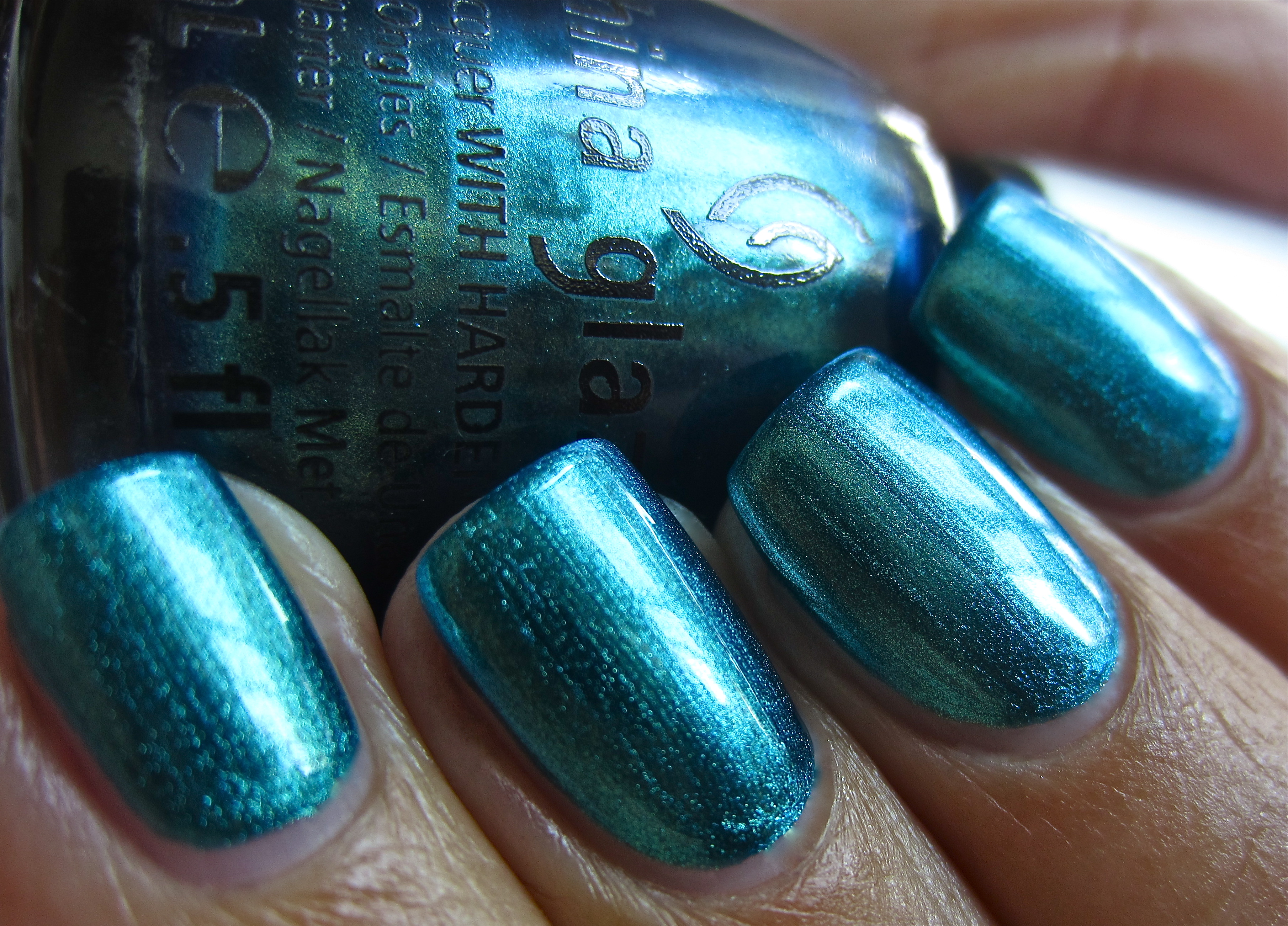 CG Deviantly Daring swatch (angle)