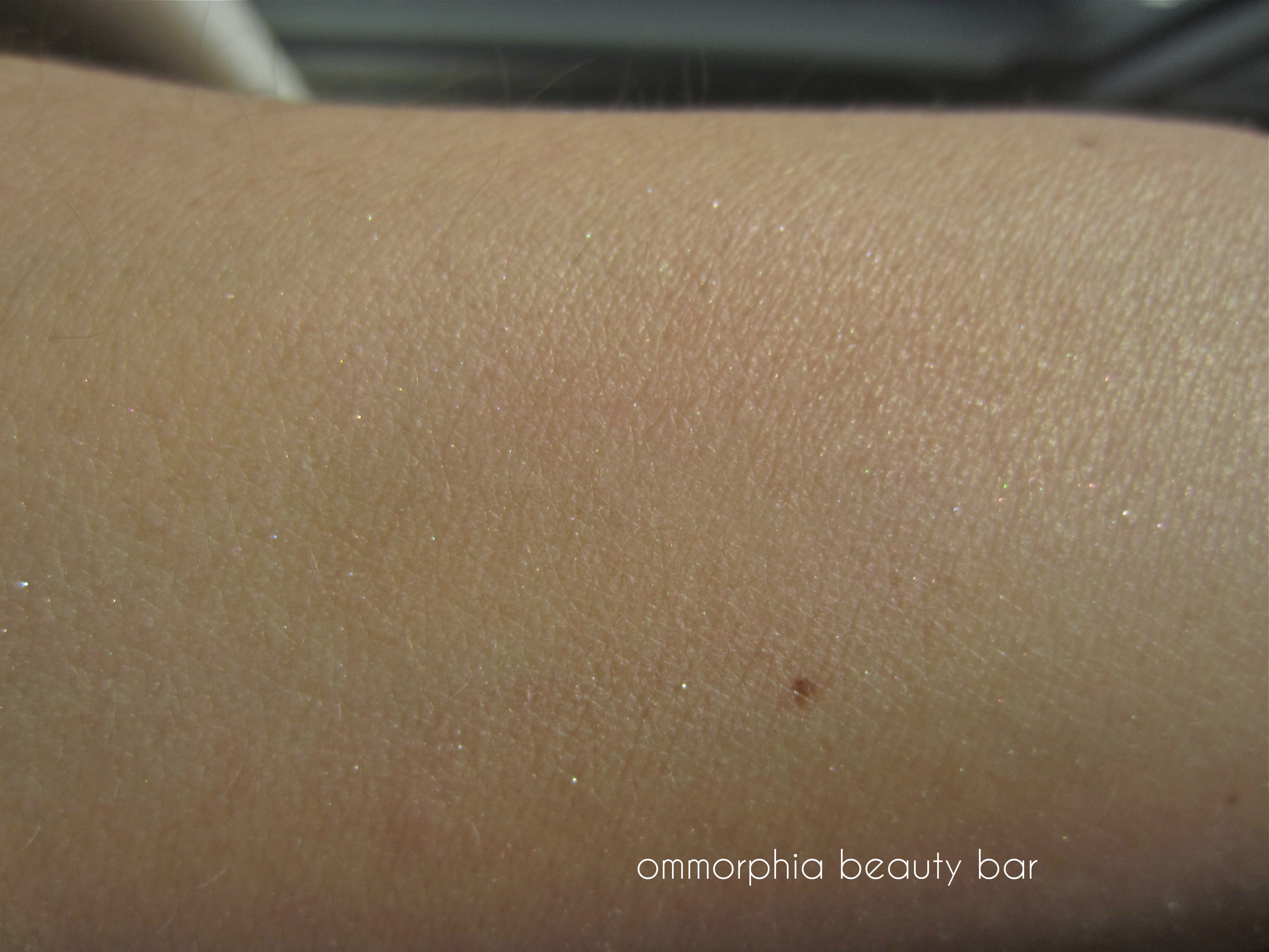Guerlain Perles du Paradis blended natural light