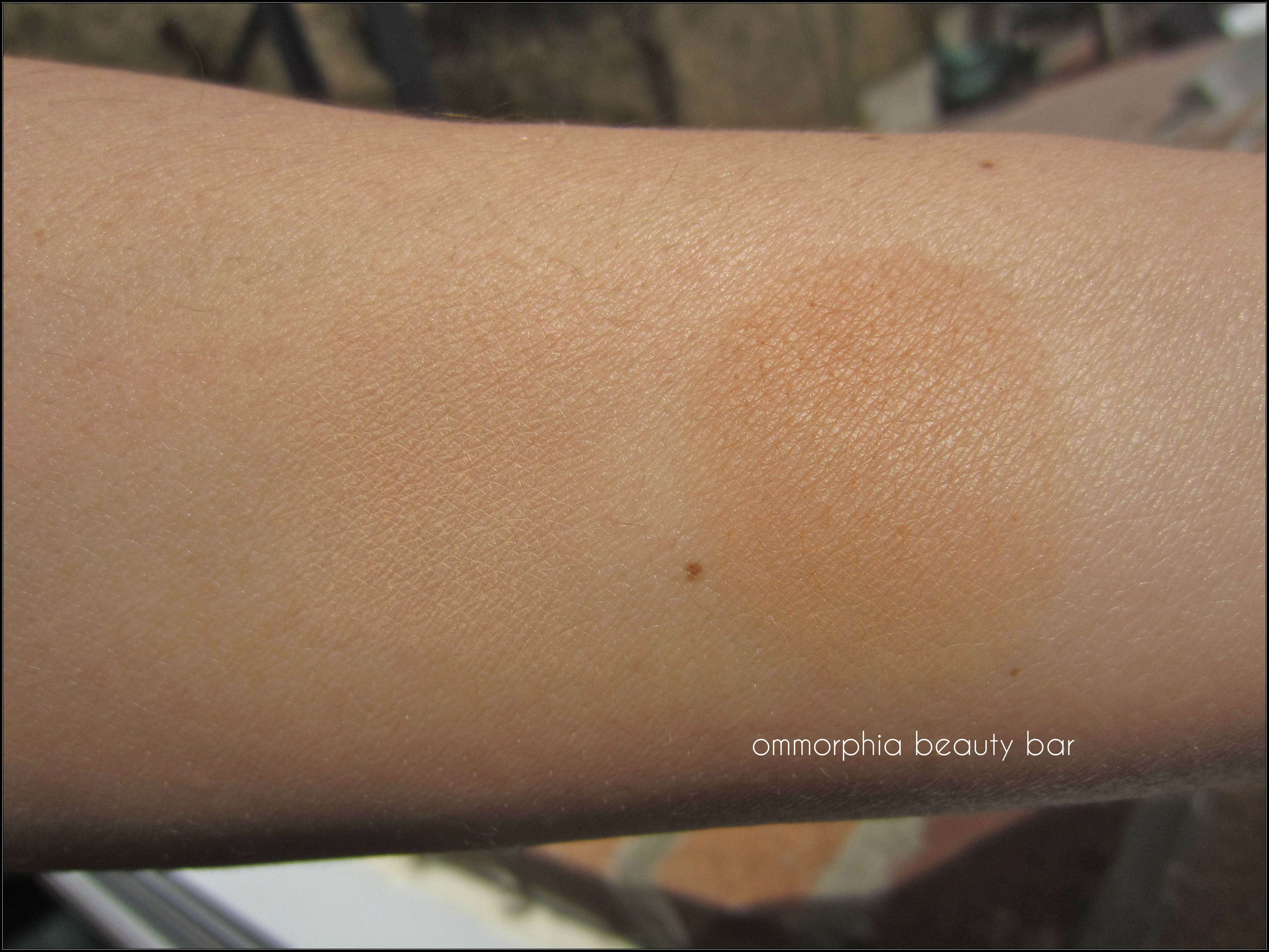 CHANEL Les Beige swatch
