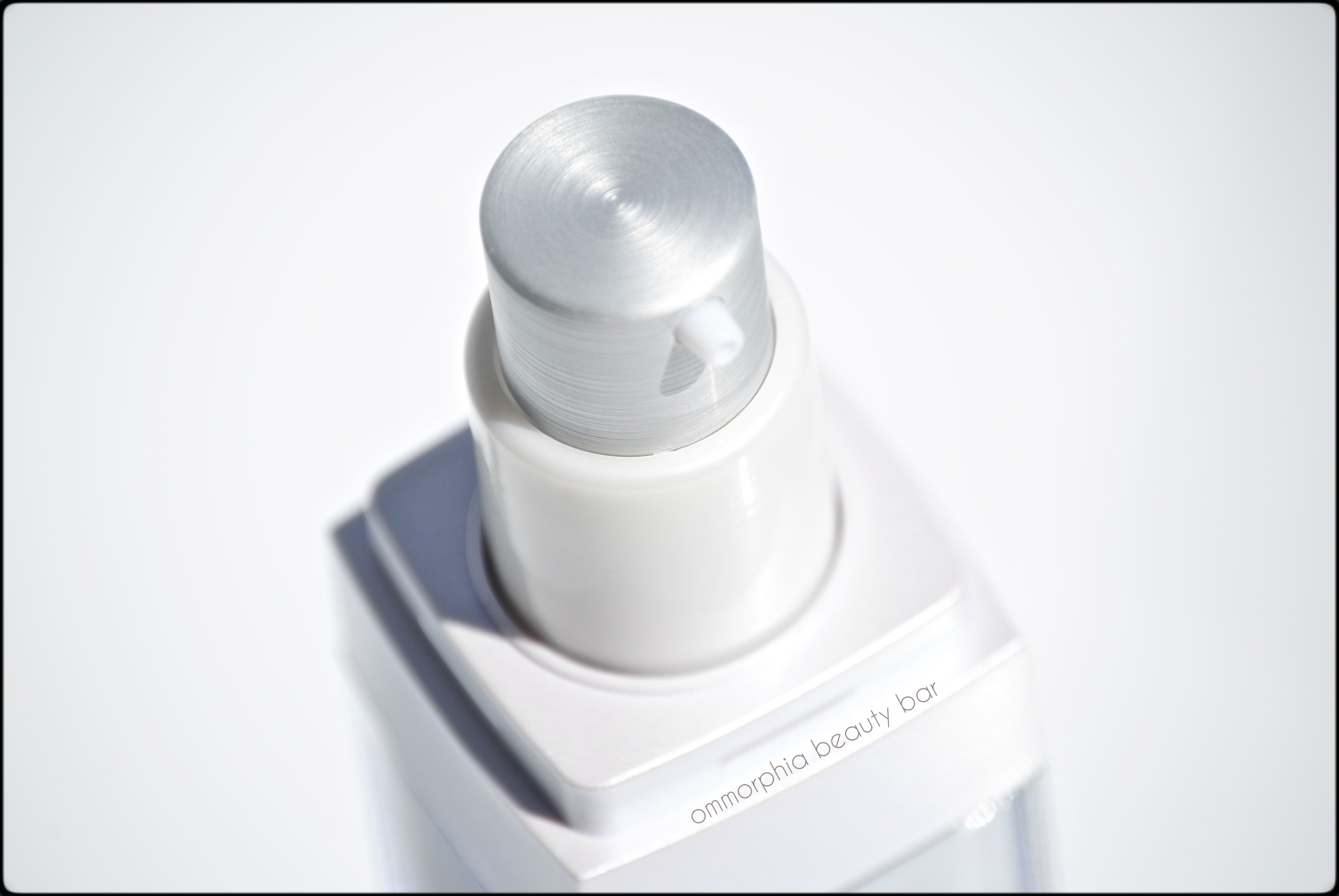 Mèreadesso moisturizer dispenser