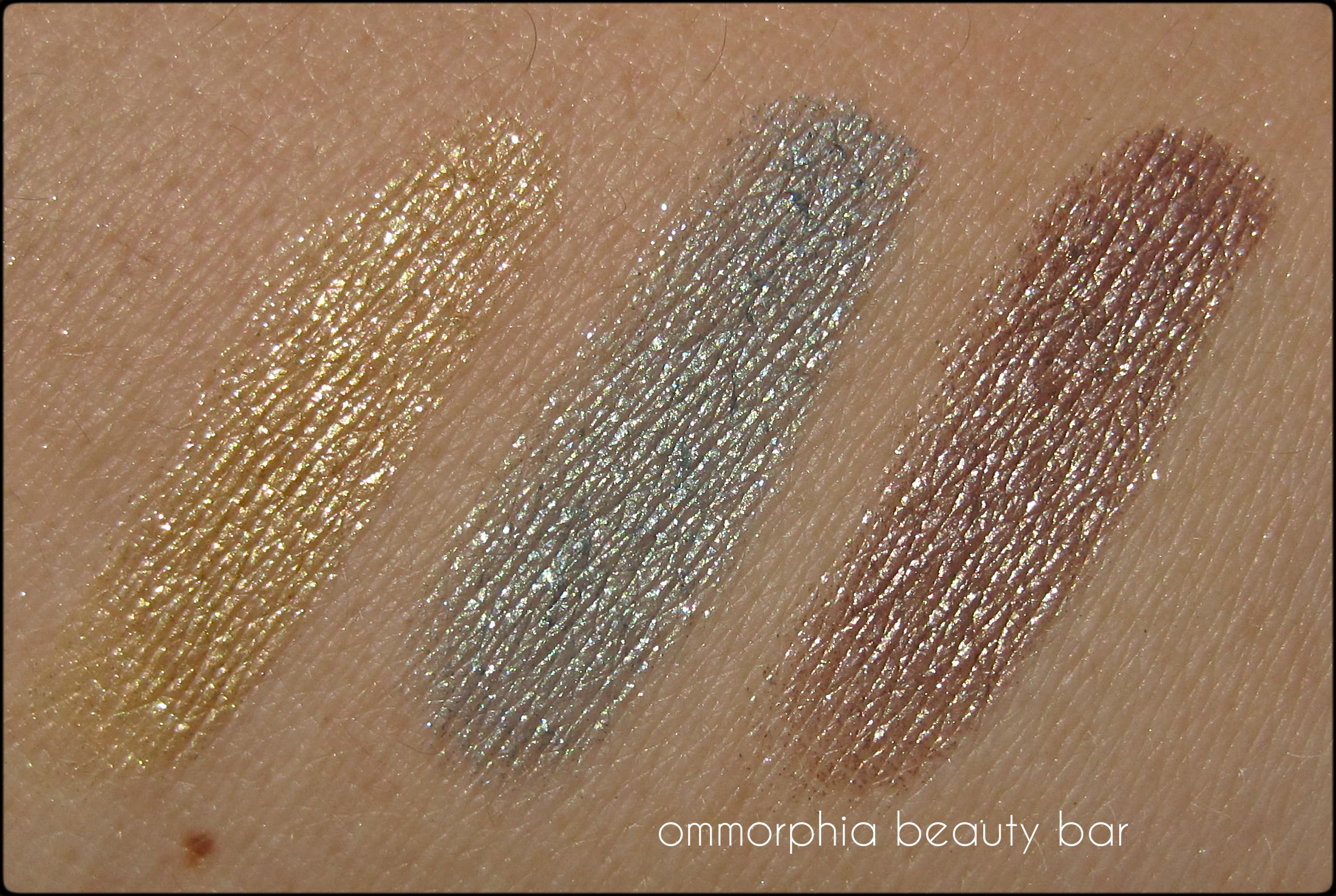 CHANEL Stylo Eyeshadow Trio swatch