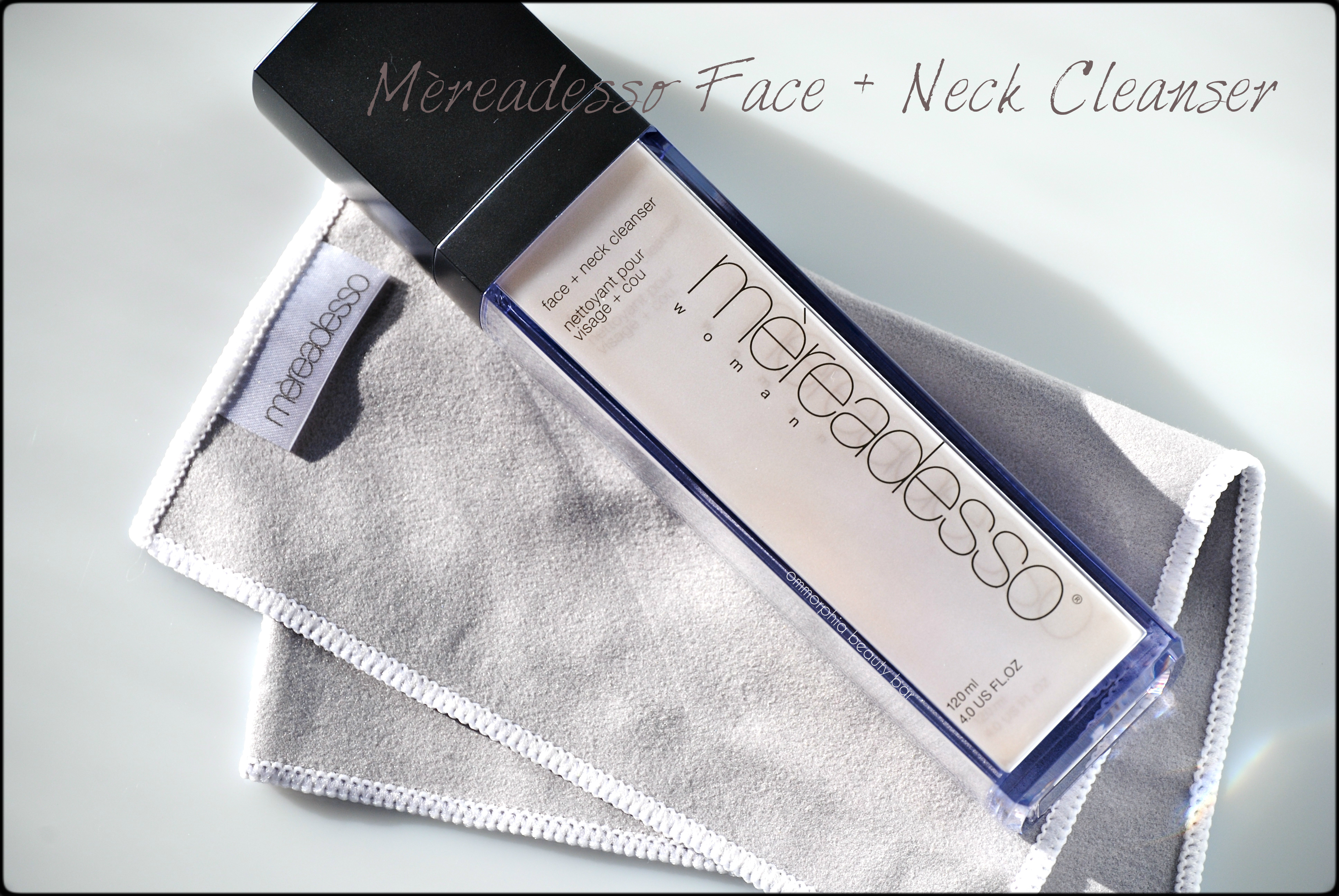 Mèreadesso Face + Neck Cleanser opener