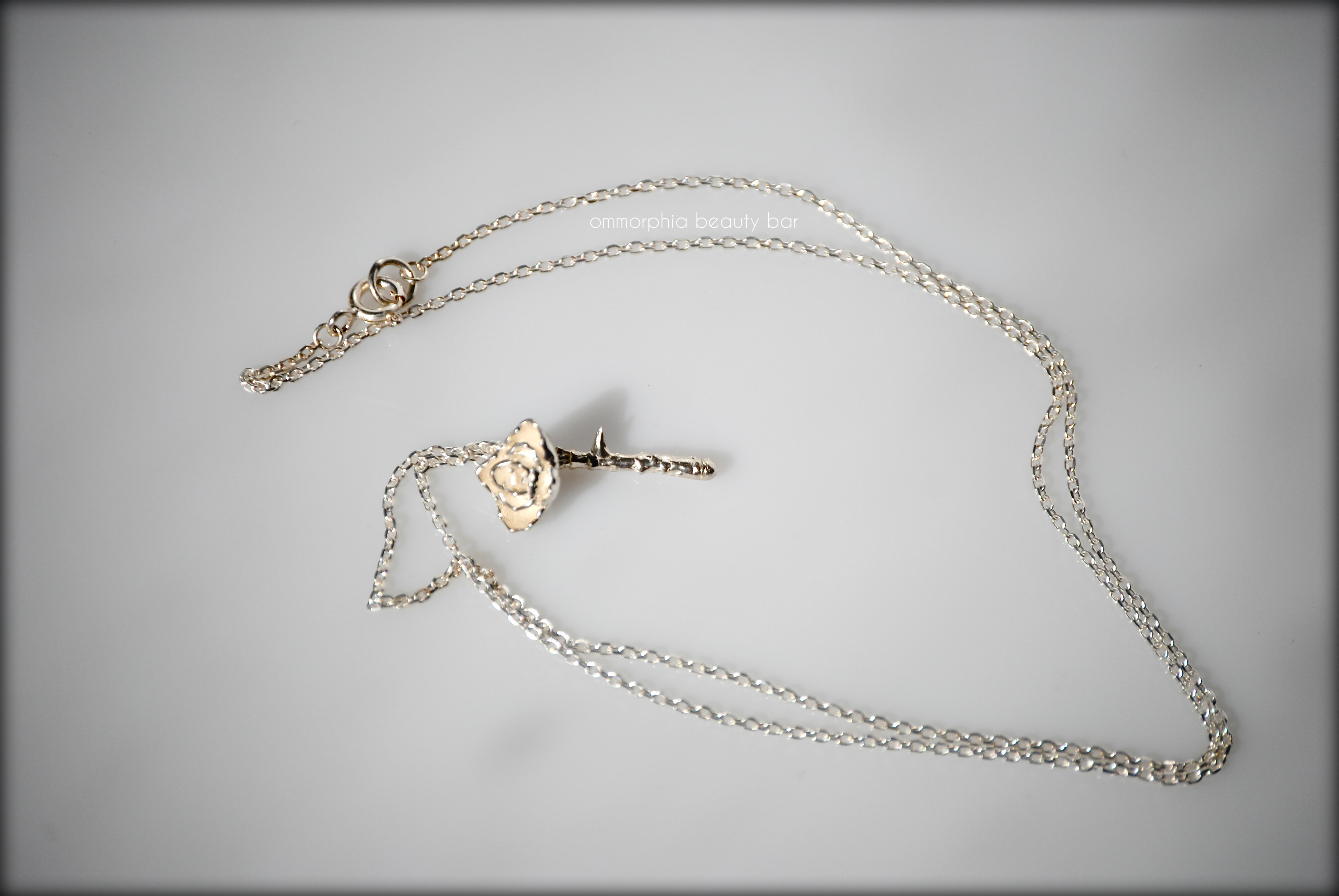 a-england roses necklace