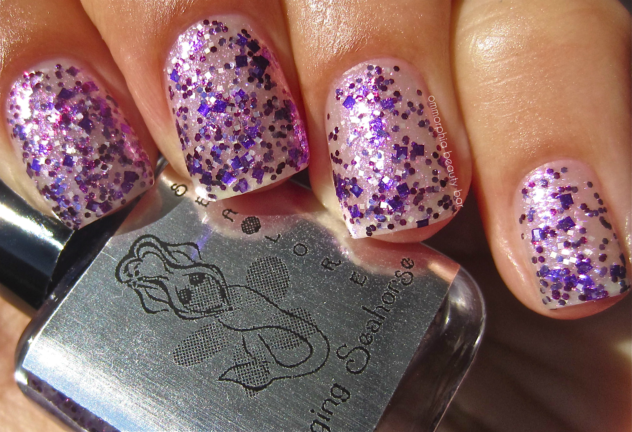 Sealore Springing Seahorse swatch 2