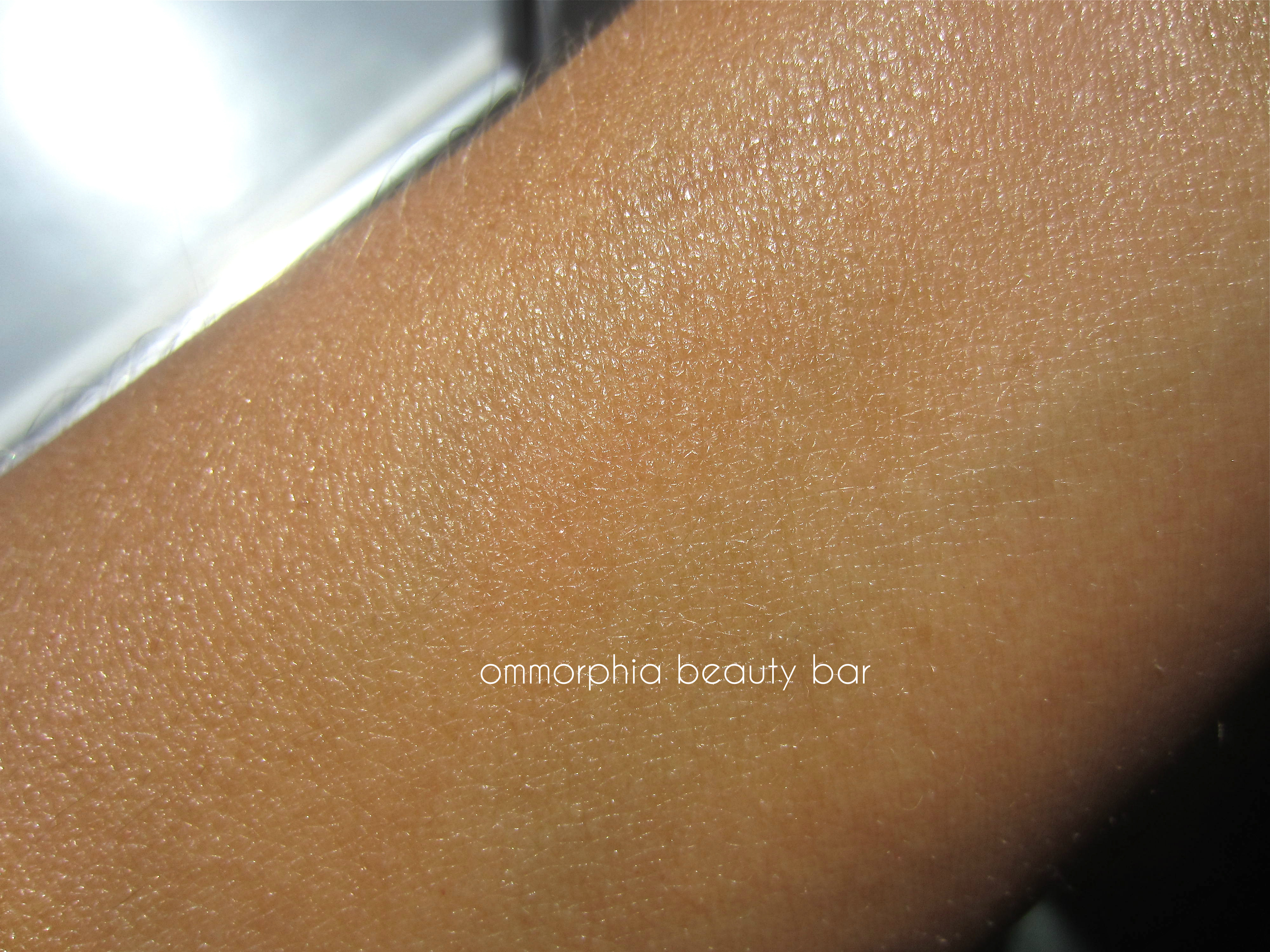 Moroccanoil Dry Body Oil swatch 3