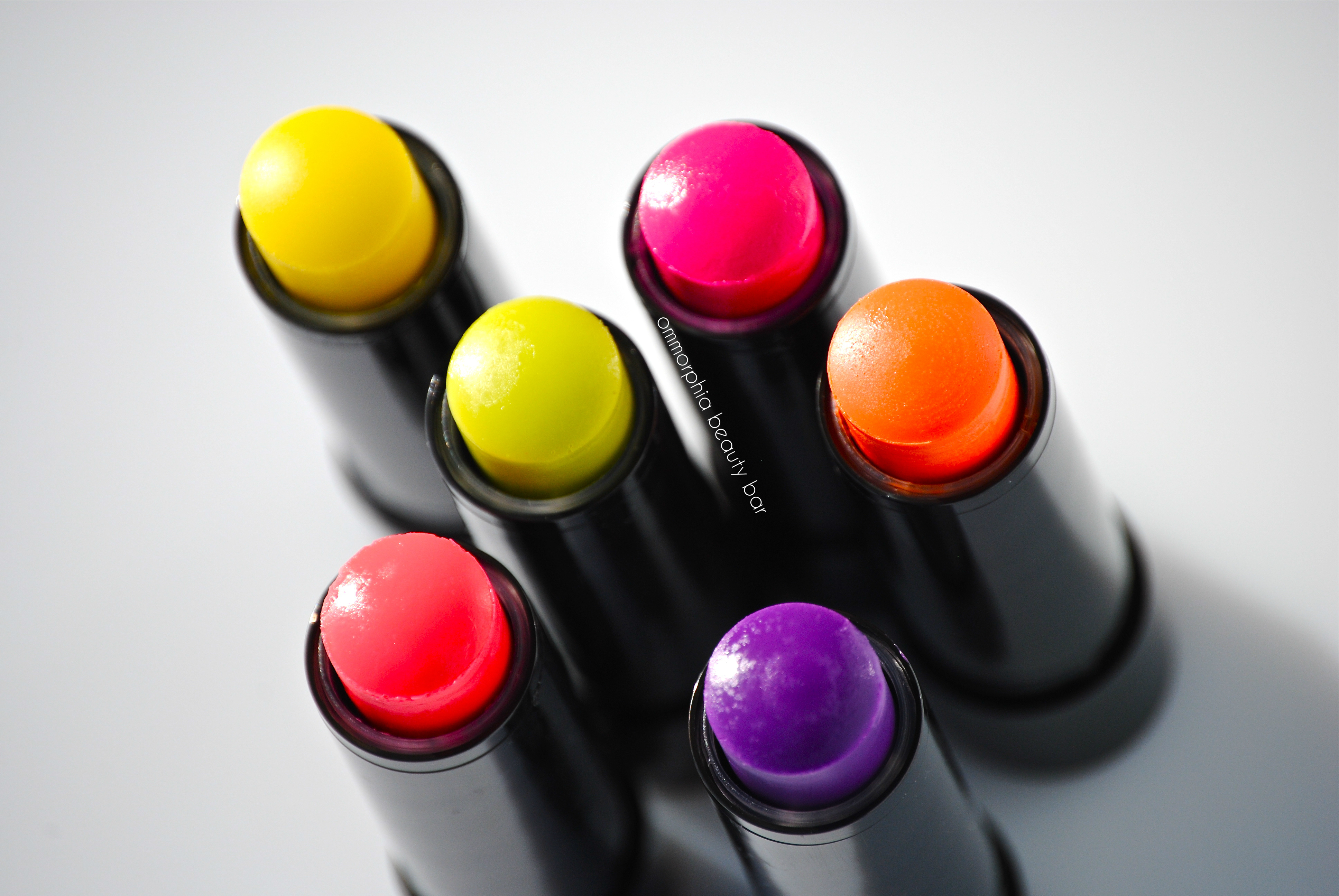 Maybelline Baby Lips macro