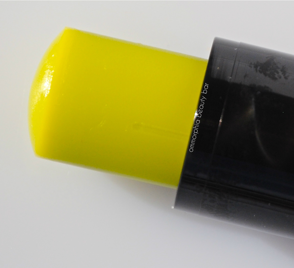 Maybelline Baby Lips Minty Sheer macro