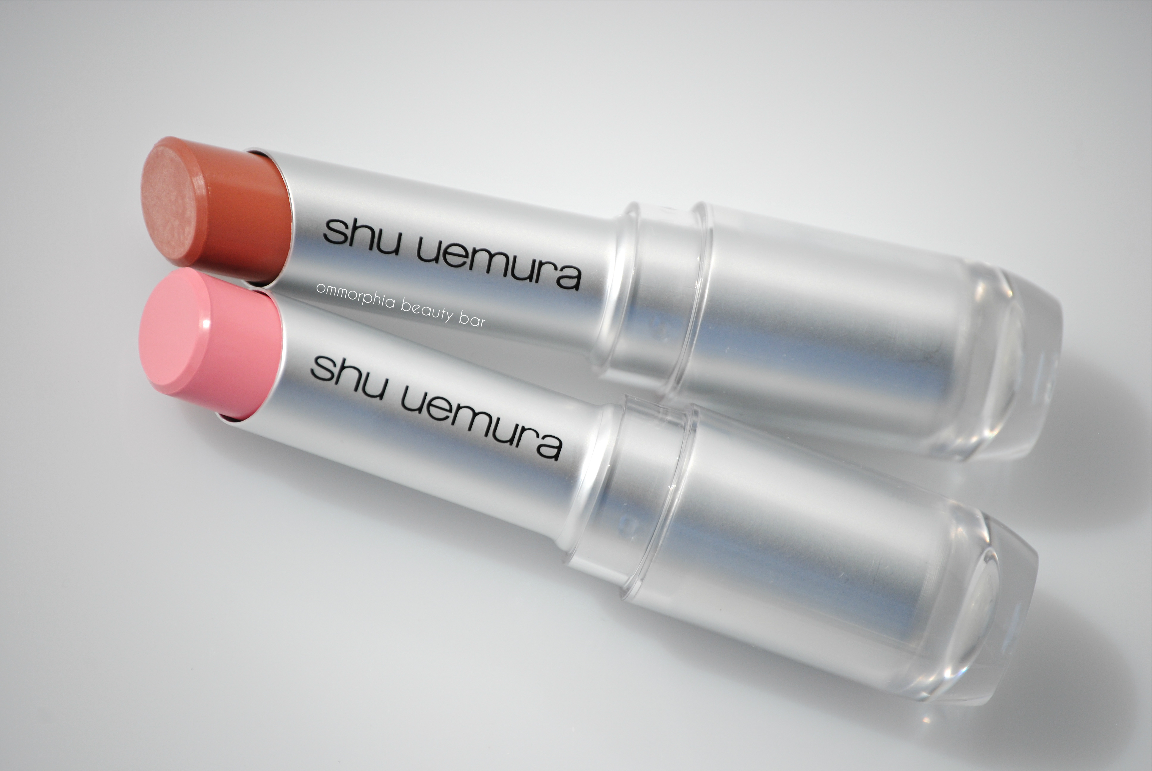 SU Eye-Conic Lipsticks closer