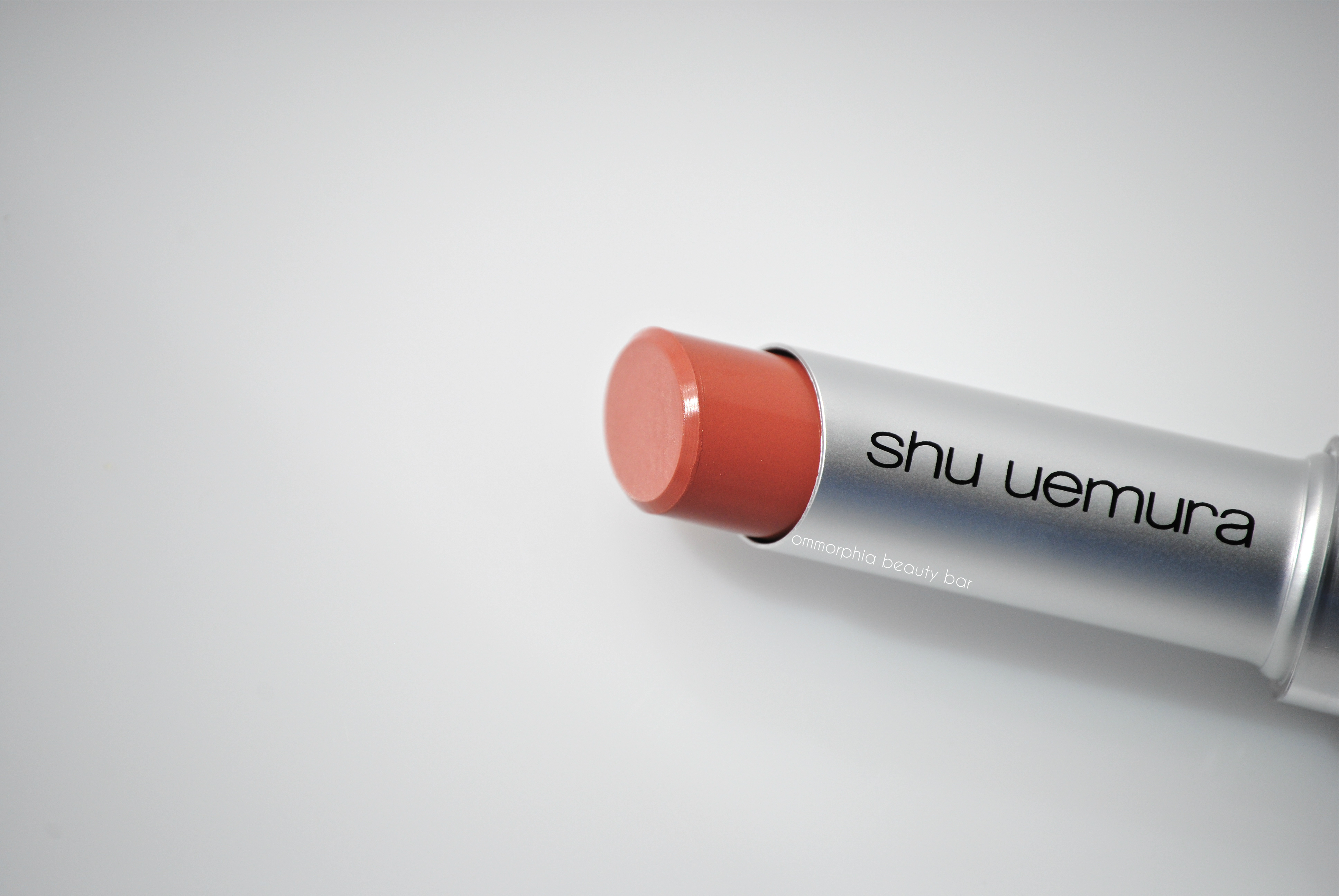 SU M BG 942 lipstick detail